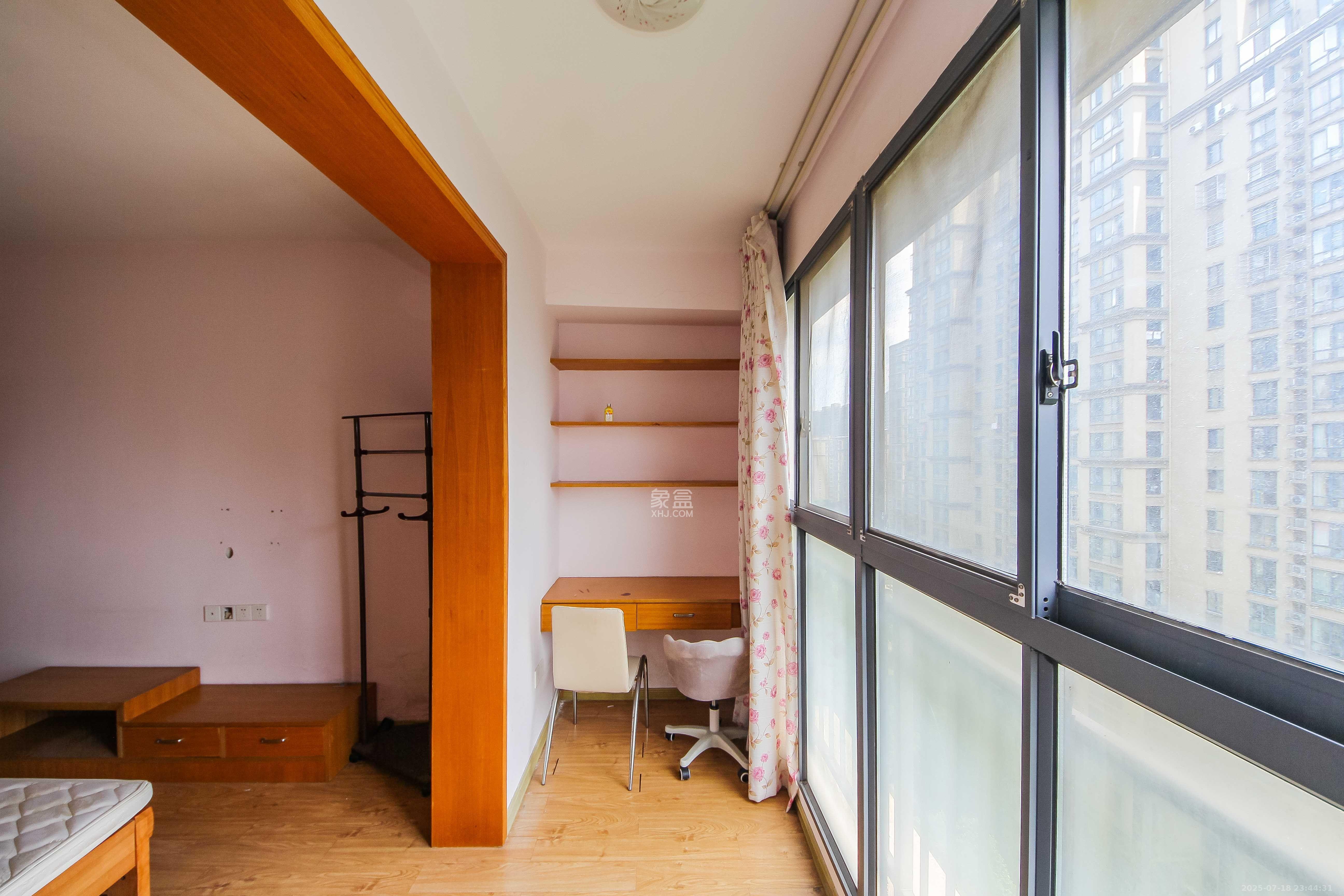 中建麓山和苑  3室2厅2卫   1600.00元/月室内图
