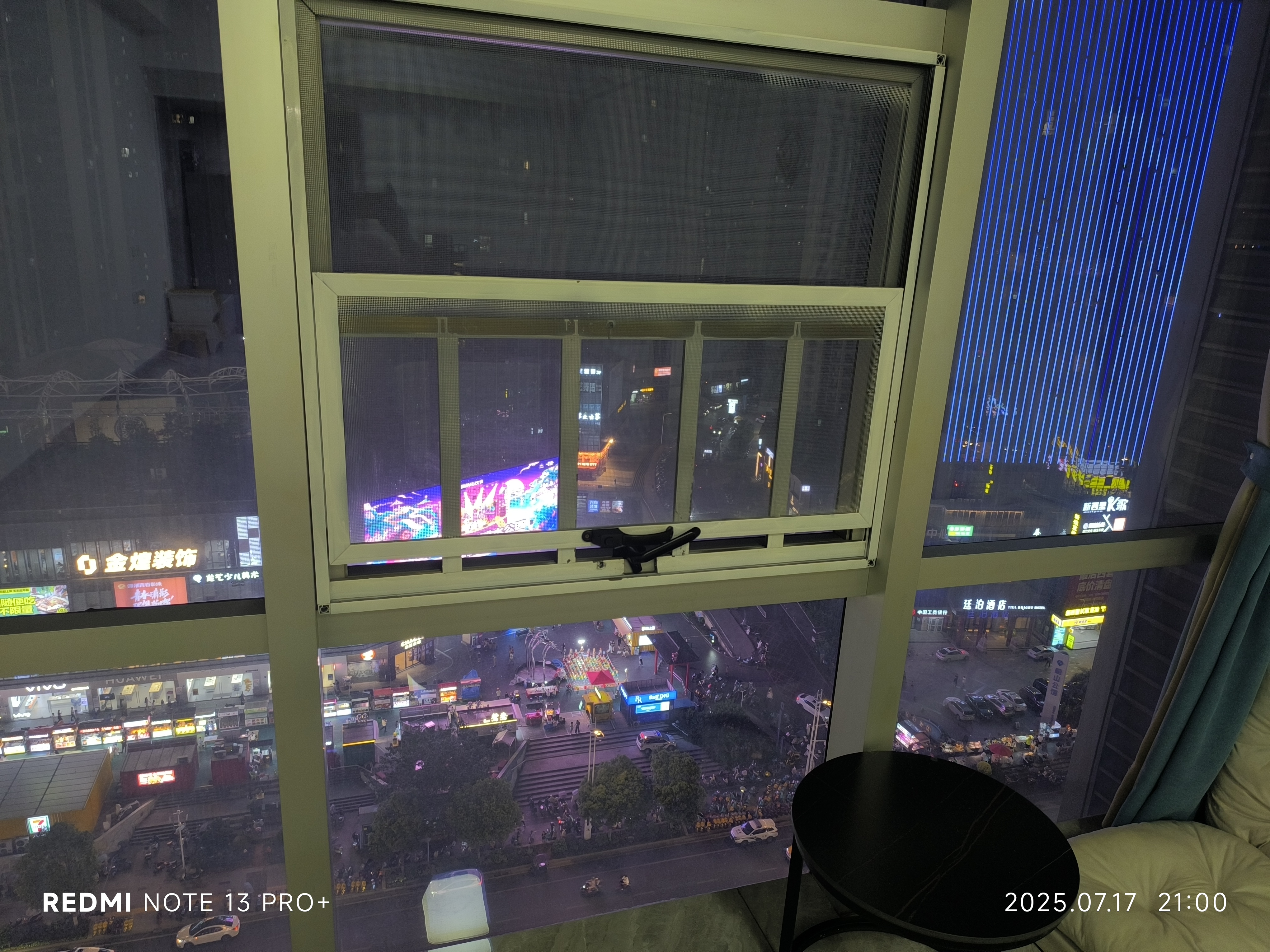 华南城市广场  1室1厅1卫   2000.00元/月室内图