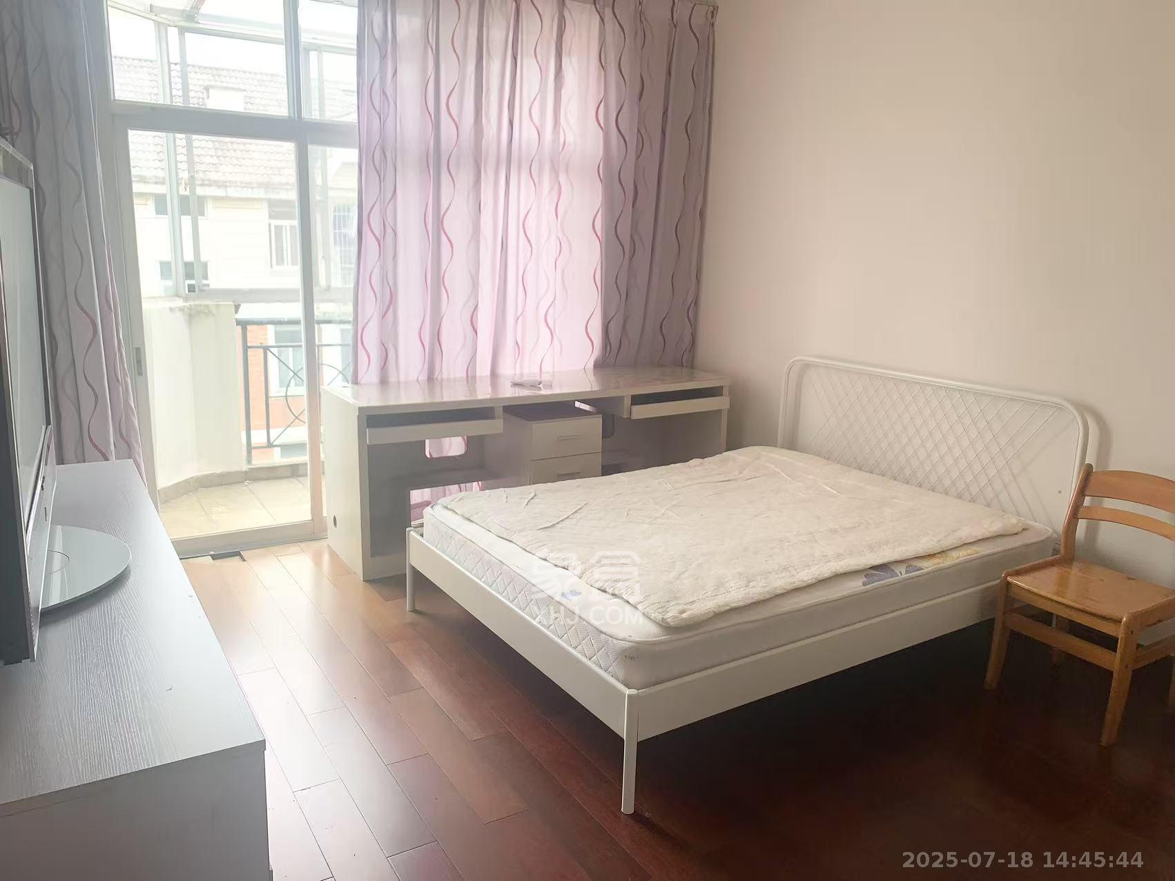 山水人家一二期 3室2厅2卫 2000.0元/月 山水人家一二期 3室2厅2卫 2000.0元/月室内图