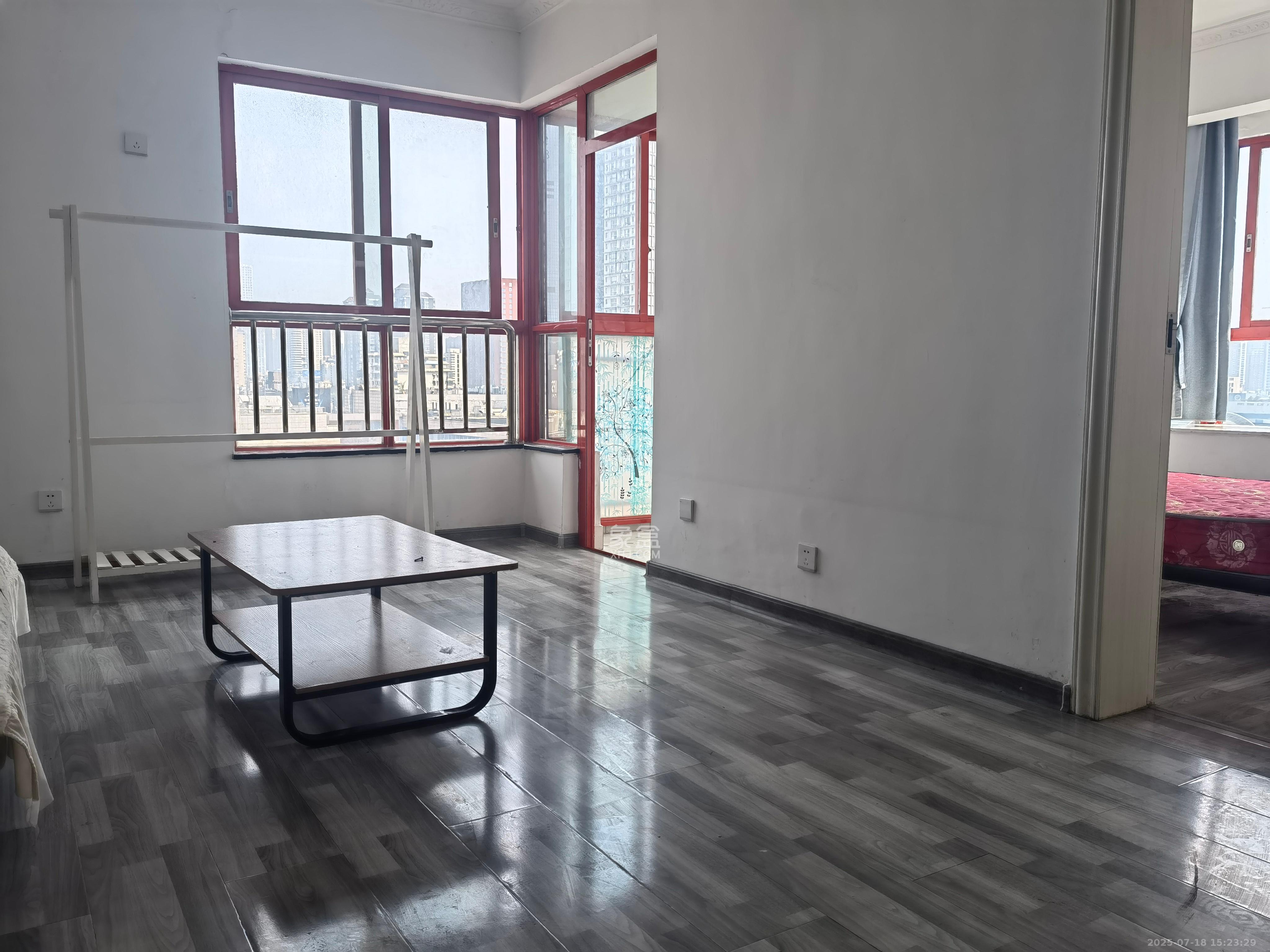 青和上座（上味舫大厦）  2室1厅1卫   2800.00元/月室内图