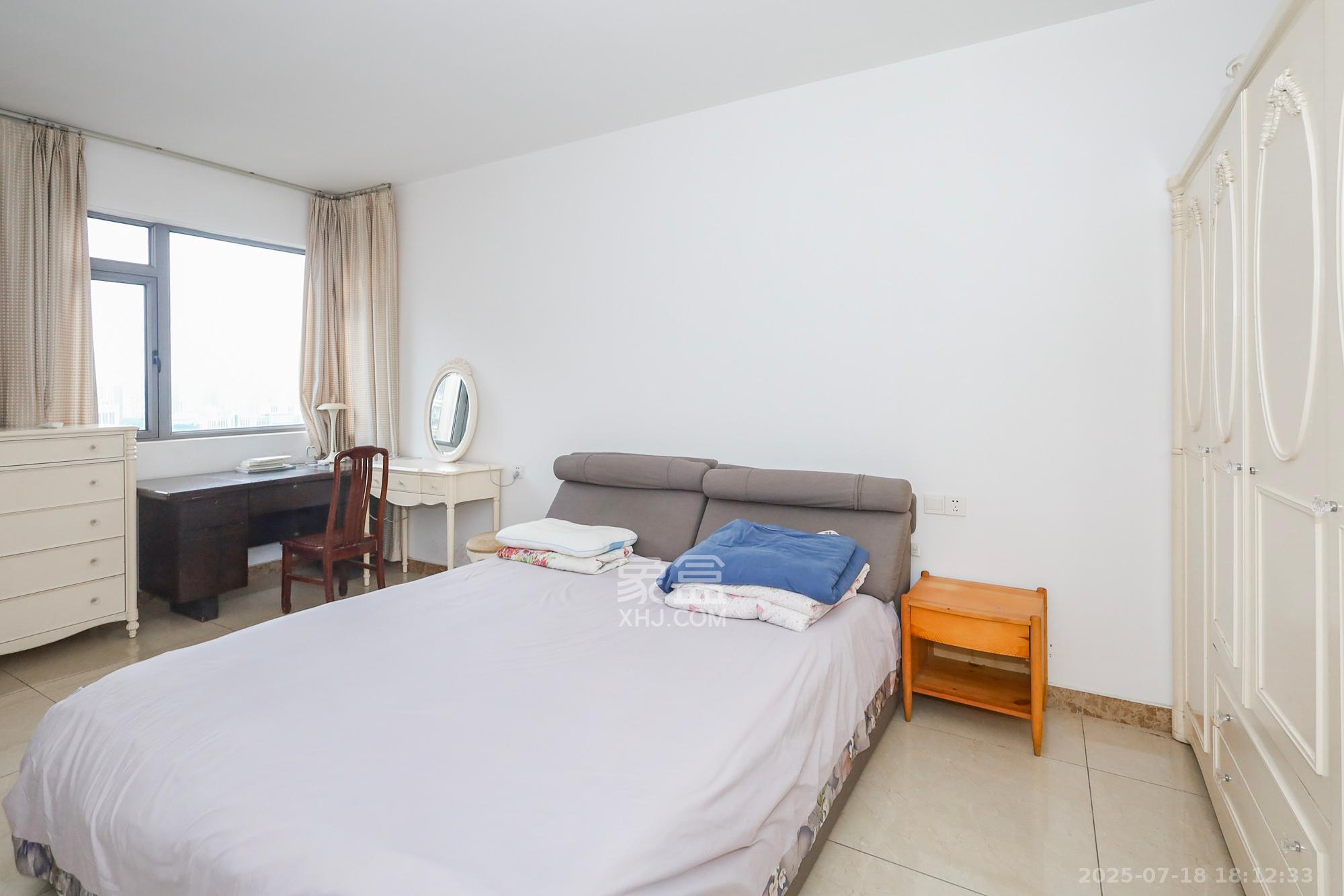 八方小区C区 4室2厅2卫 445.0万 八方小区C区 4室2厅2卫 445.0万卧室