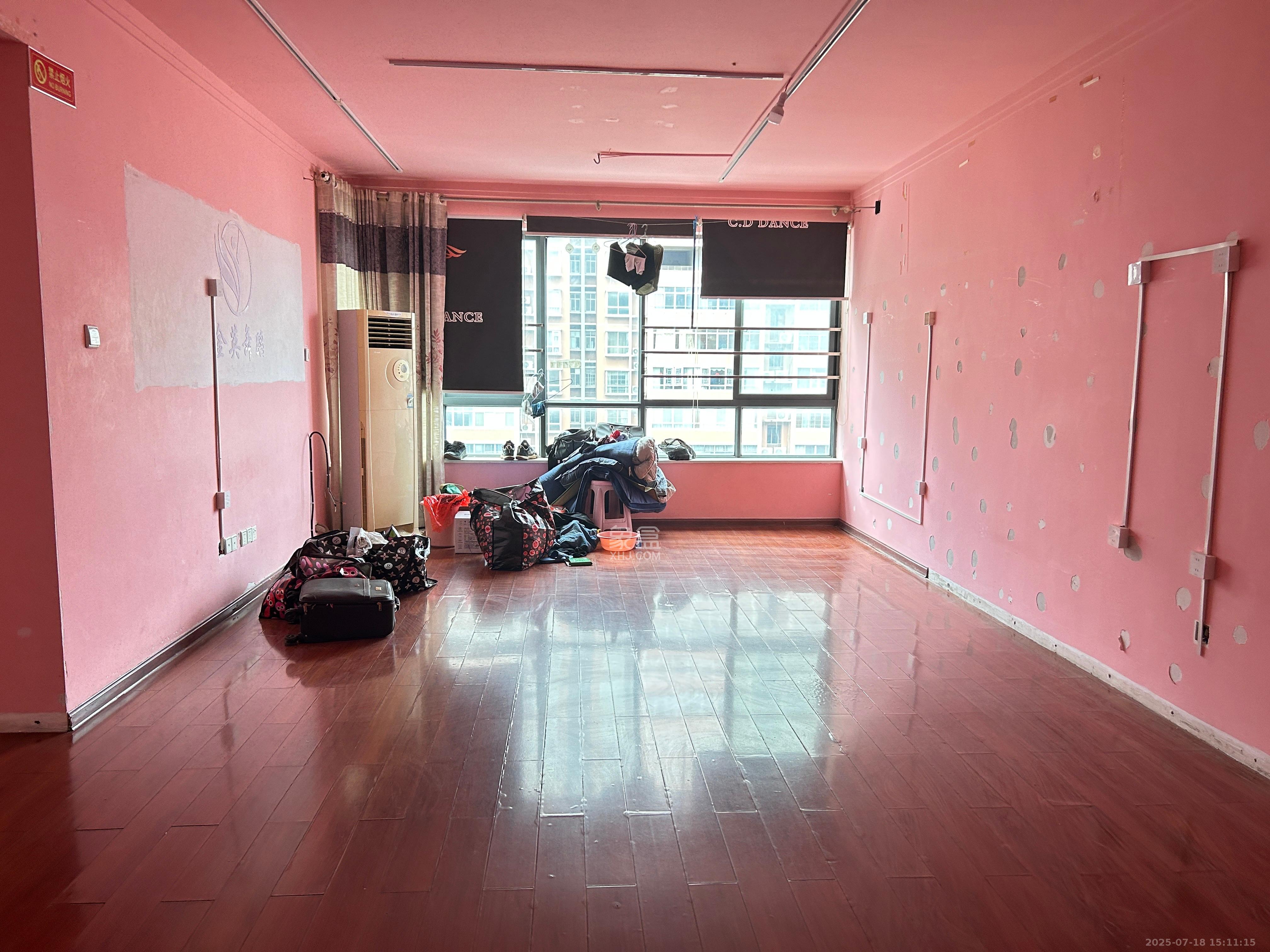 恒盛世家 3室2厅2卫 2200.0元/月 恒盛世家 3室2厅2卫 2200.0元/月室内图