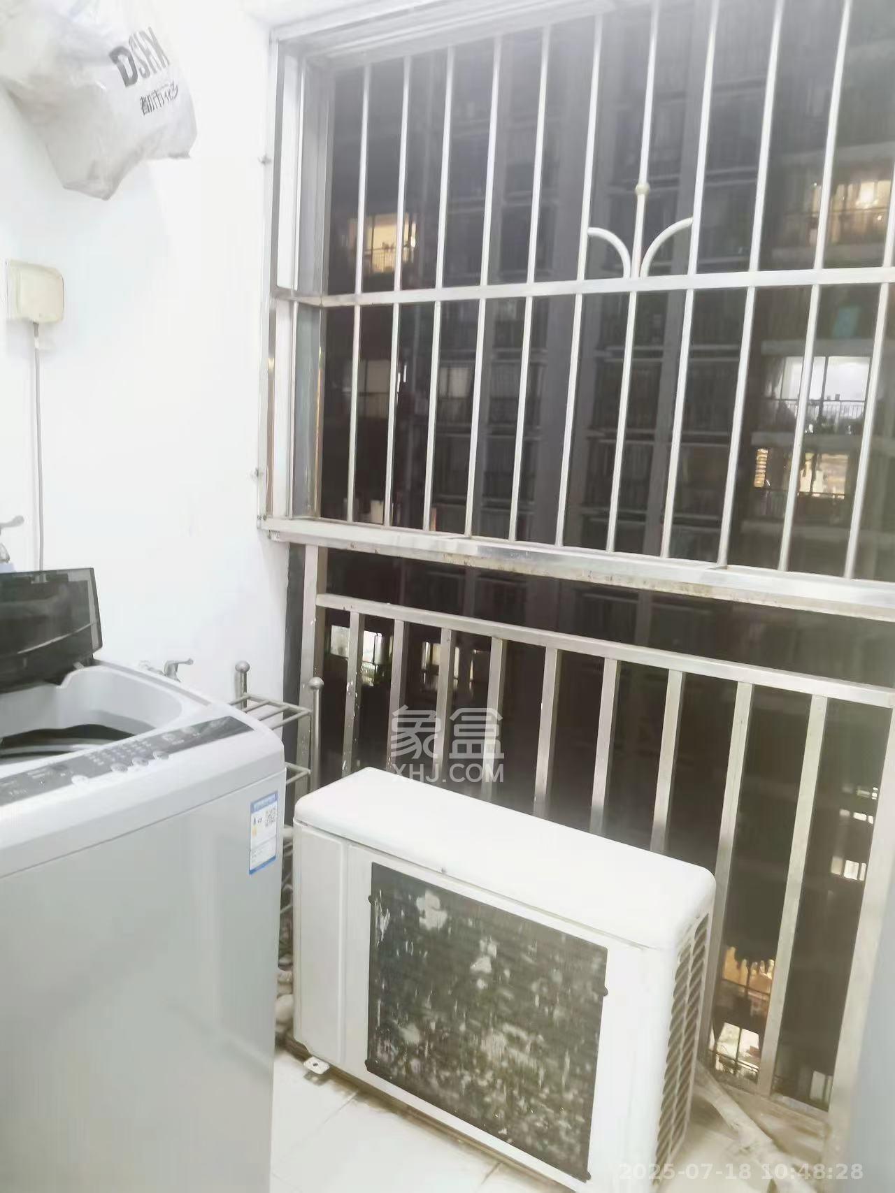 湘域中央  1室1厅1卫    2000.0元/月室内图