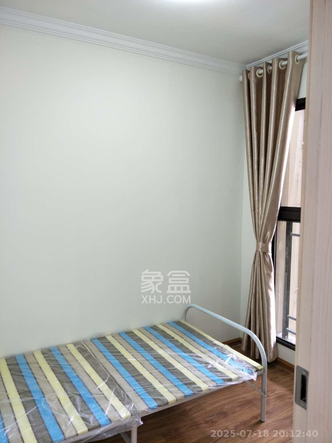 绿地之窗  3室2厅1卫    2100.0元/月室内图