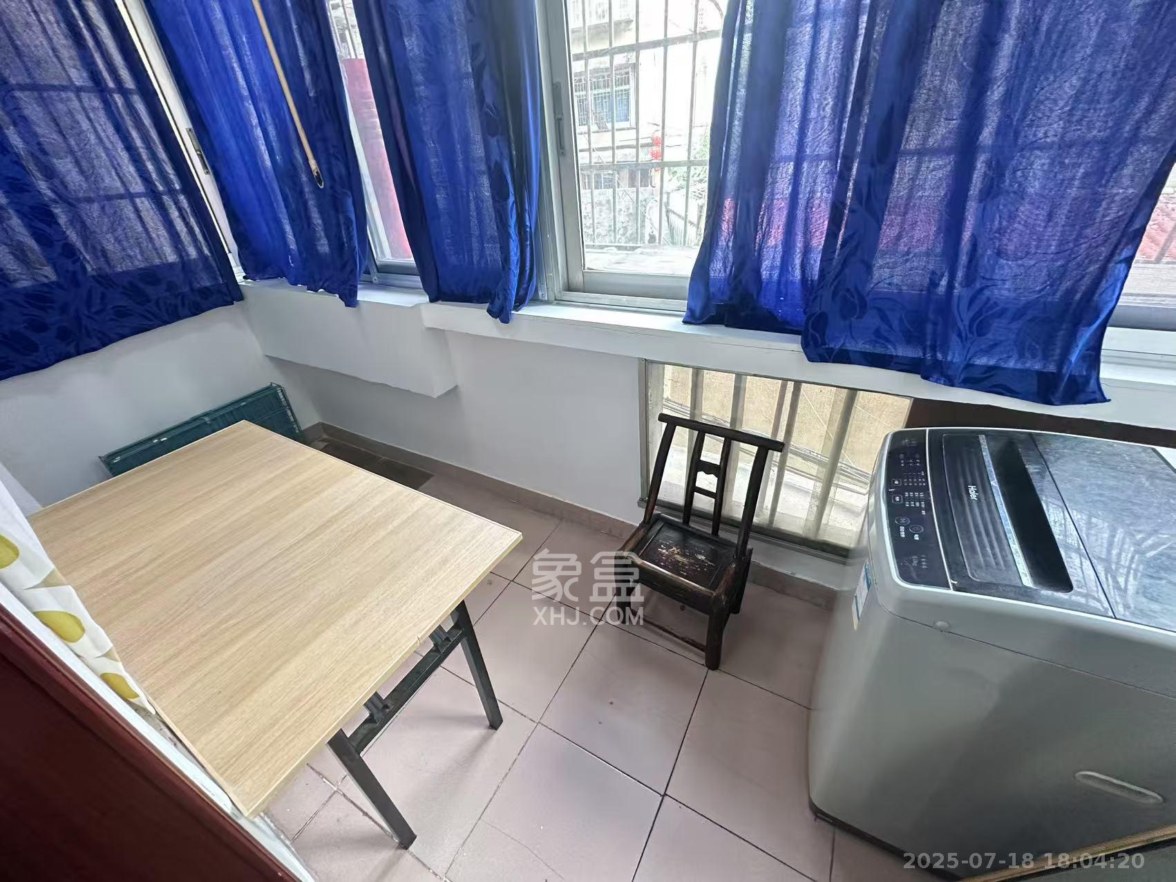 望岳村 1室1厅1卫 1200.0元/月 望岳村 1室1厅1卫 1200.0元/月室内图