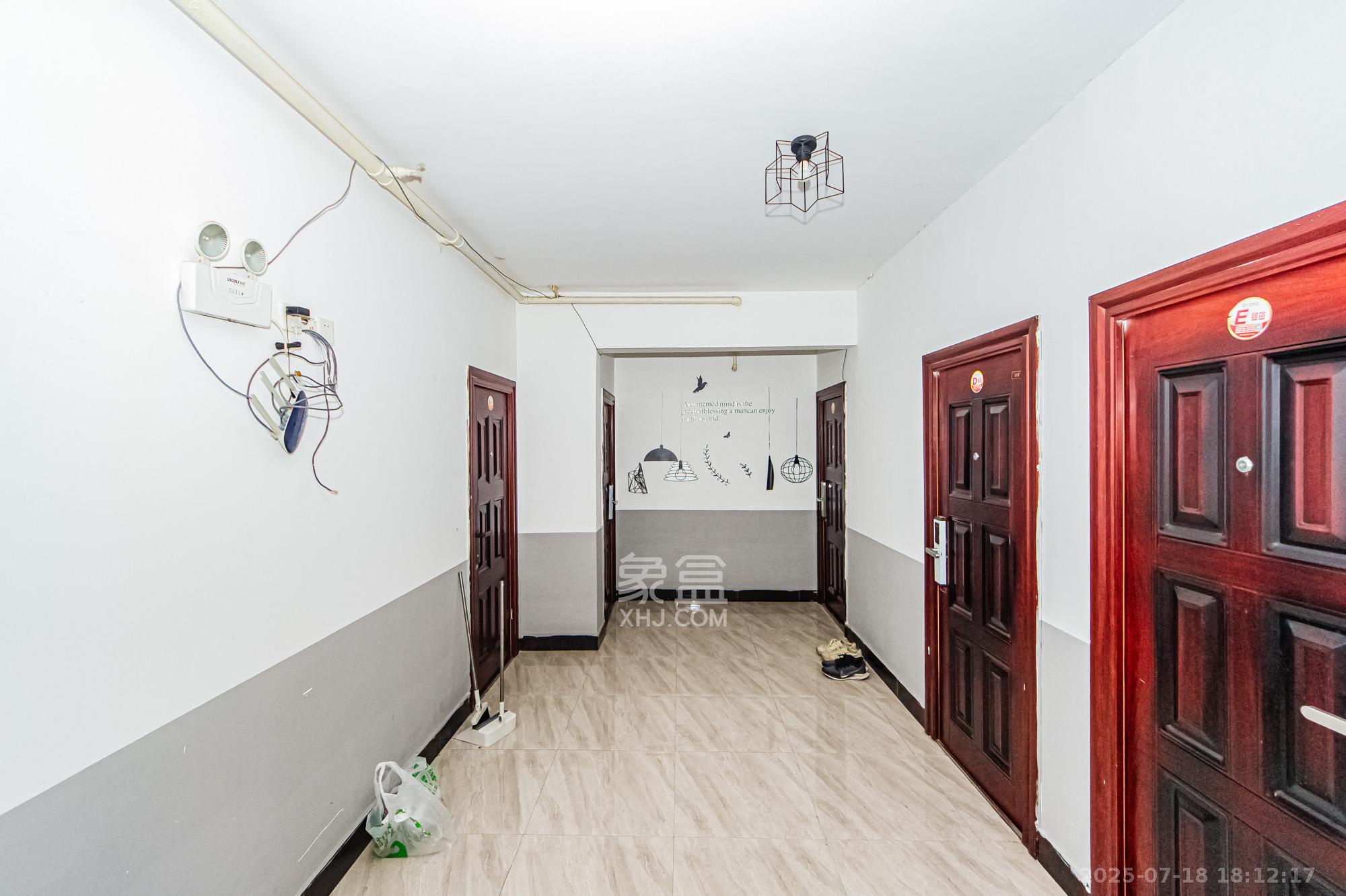 北辰三角洲C2区 3室2厅2卫 155.0万 北辰三角洲C2区 3室2厅2卫 155.0万客厅