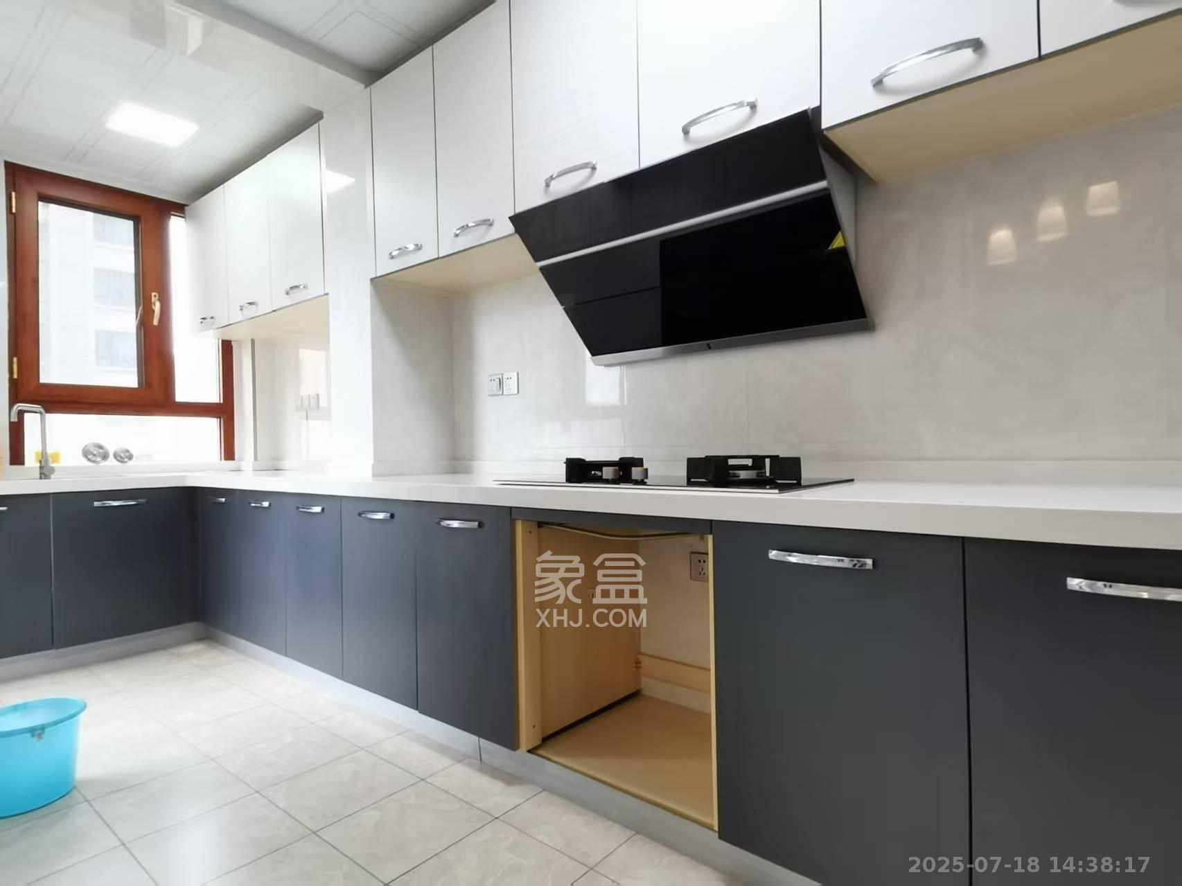 中海梅溪湖壹号  3室2厅2卫    3300.0元/月室内图