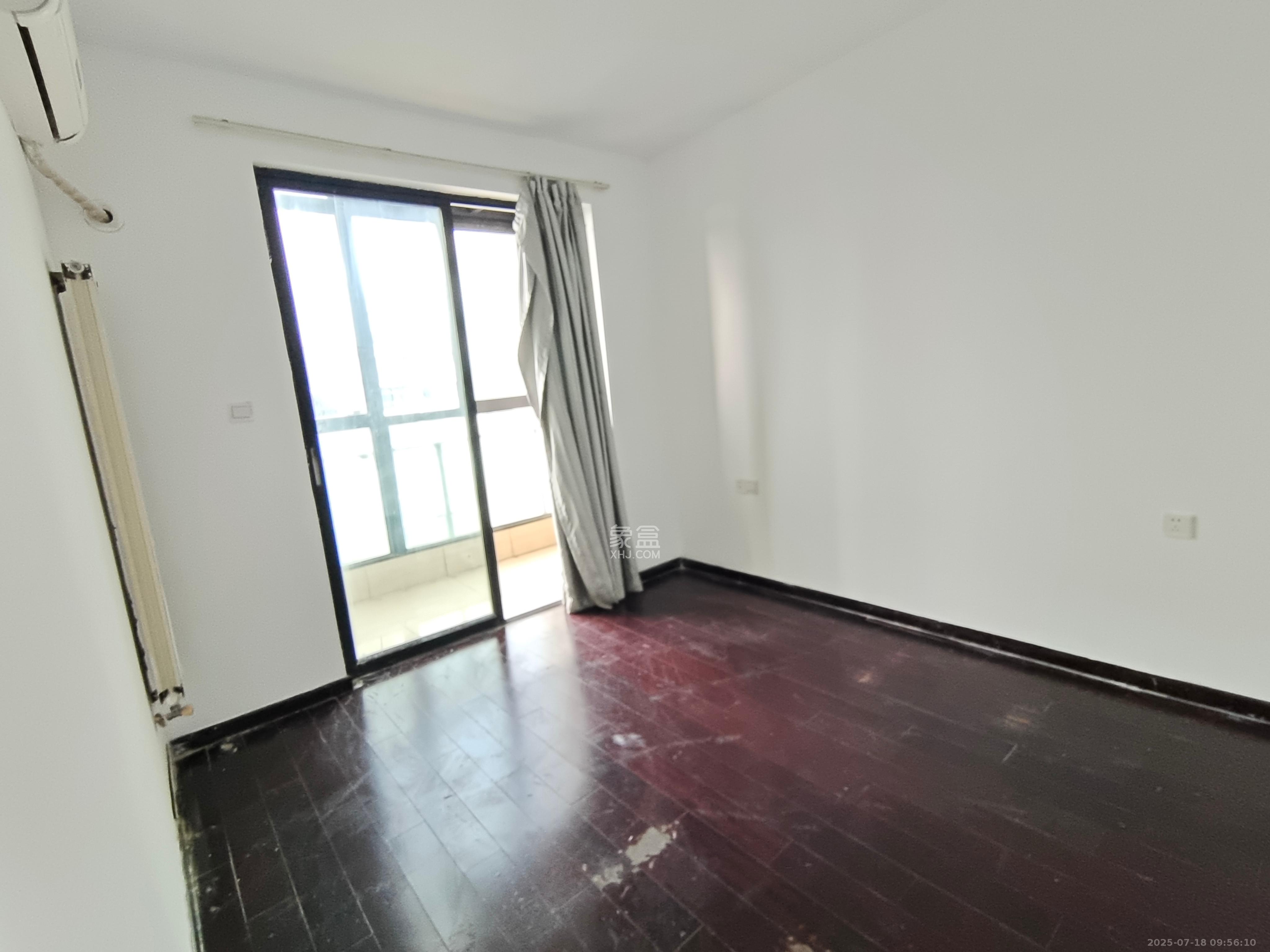 阳光100三期  4室2厅2卫    3800.0元/月室内图
