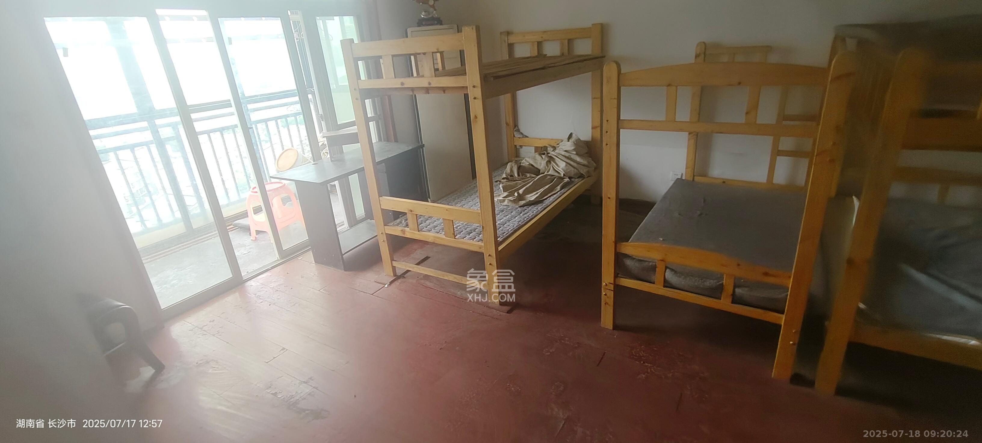 金麓西岸和苑  2室1厅1卫    2000.0元/月 金麓西岸和苑  2室1厅1卫    2000.0元/月室内图