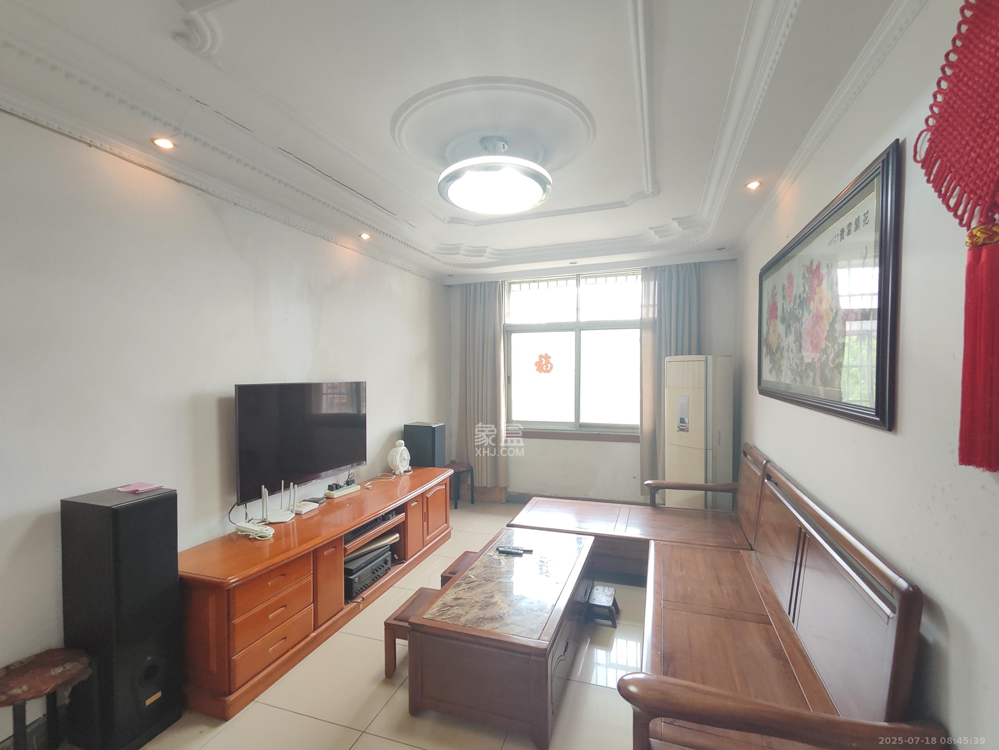 建工集团单位房  4室1厅1卫   3200.00元/月