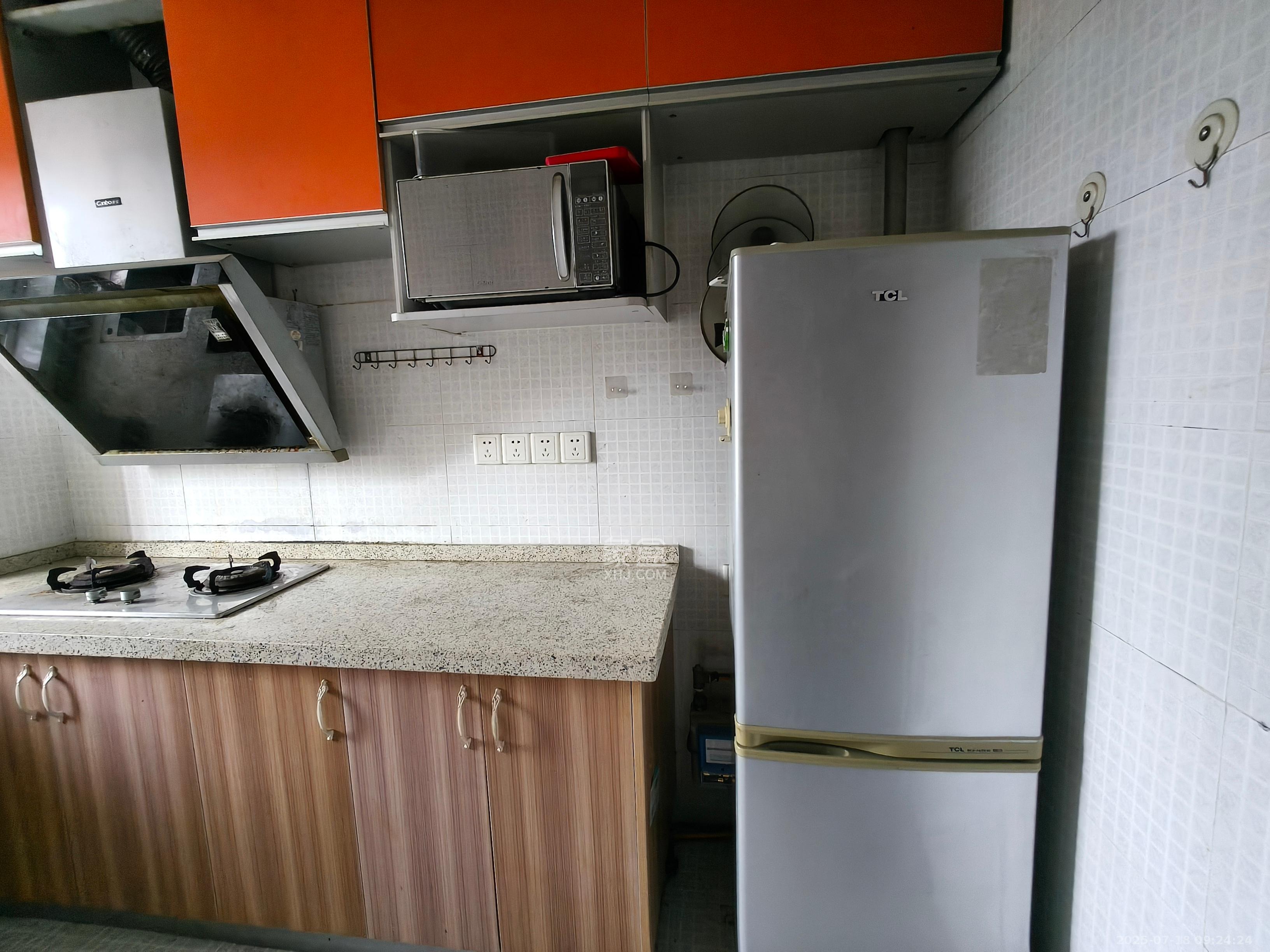 香槟小镇(香槟花苑) 3室2厅1卫 1800.0元/月 香槟小镇(香槟花苑) 3室2厅1卫 1800.0元/月室内图