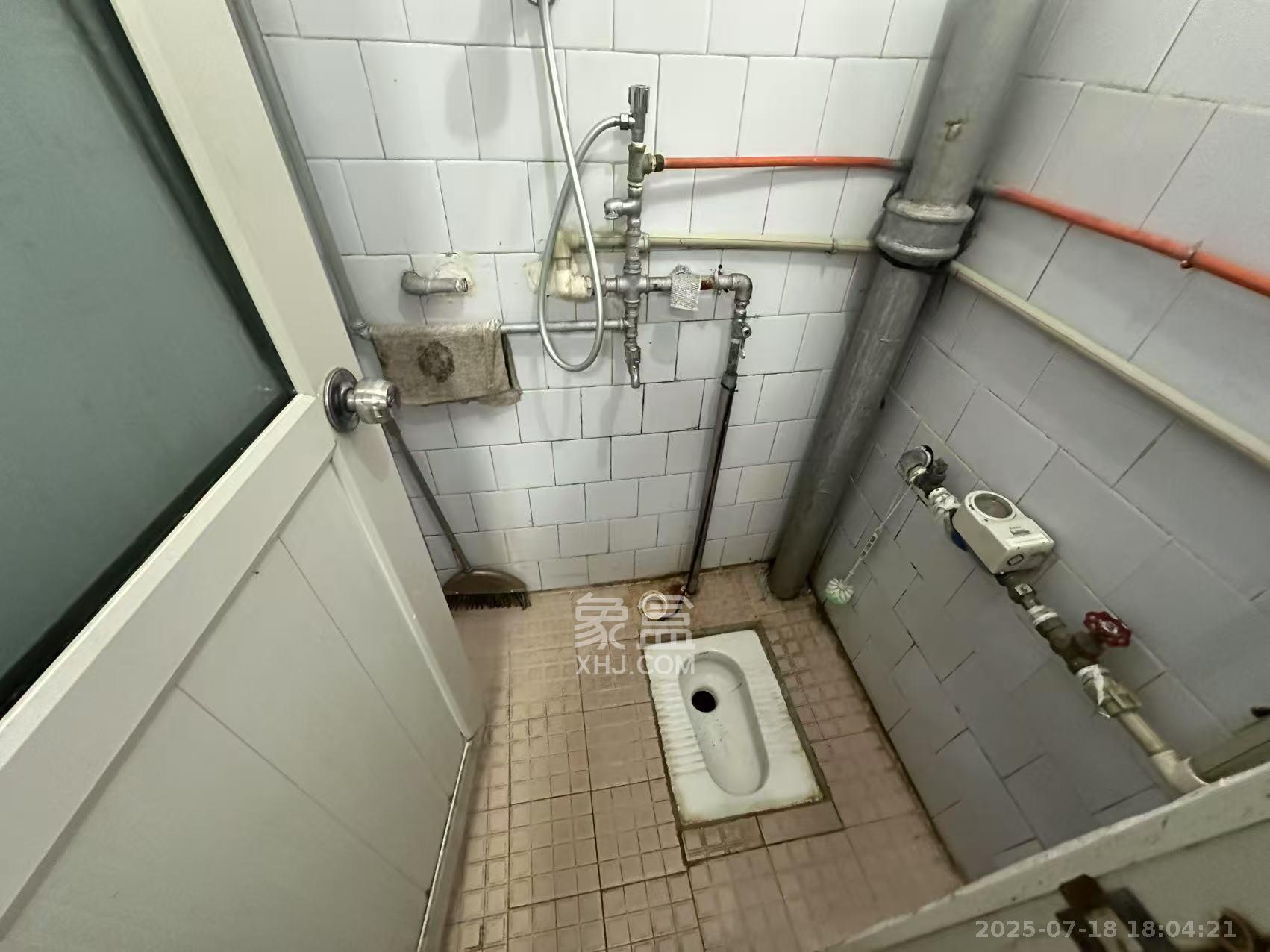 望岳村 1室1厅1卫 1200.0元/月 望岳村 1室1厅1卫 1200.0元/月室内图