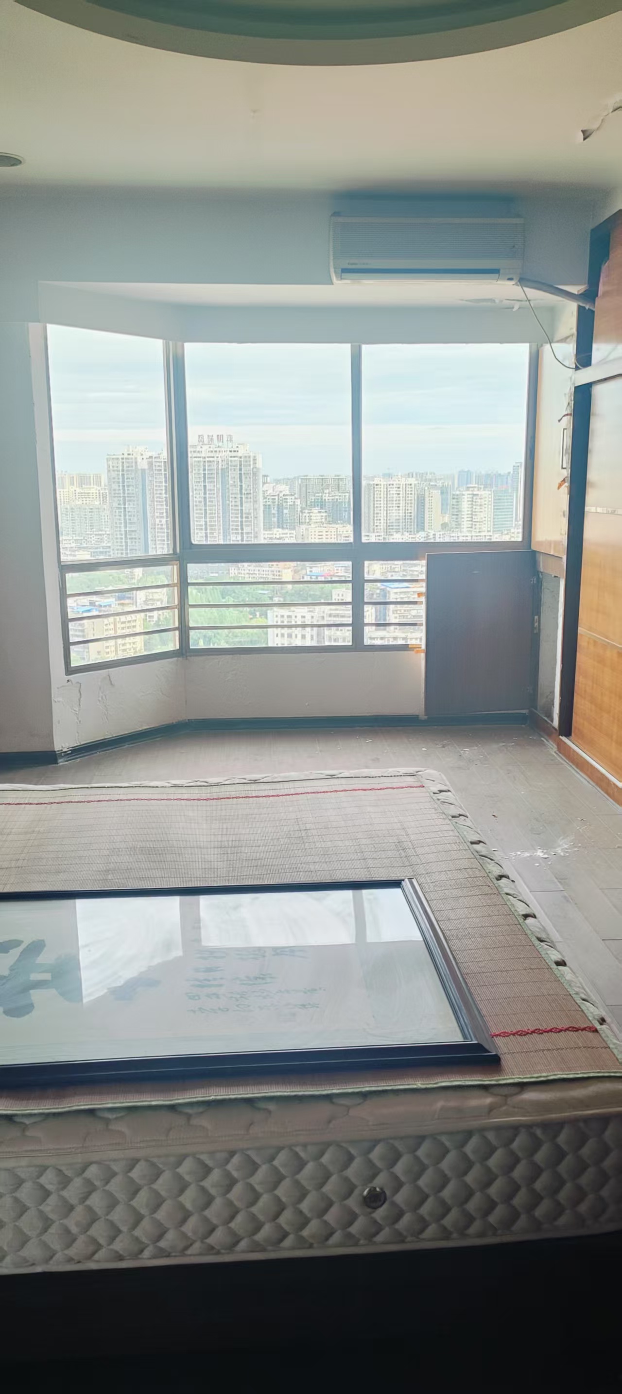 永兴阁A座  4室2厅2卫    2000.0元/月 永兴阁A座  4室2厅2卫    2000.0元/月室内图