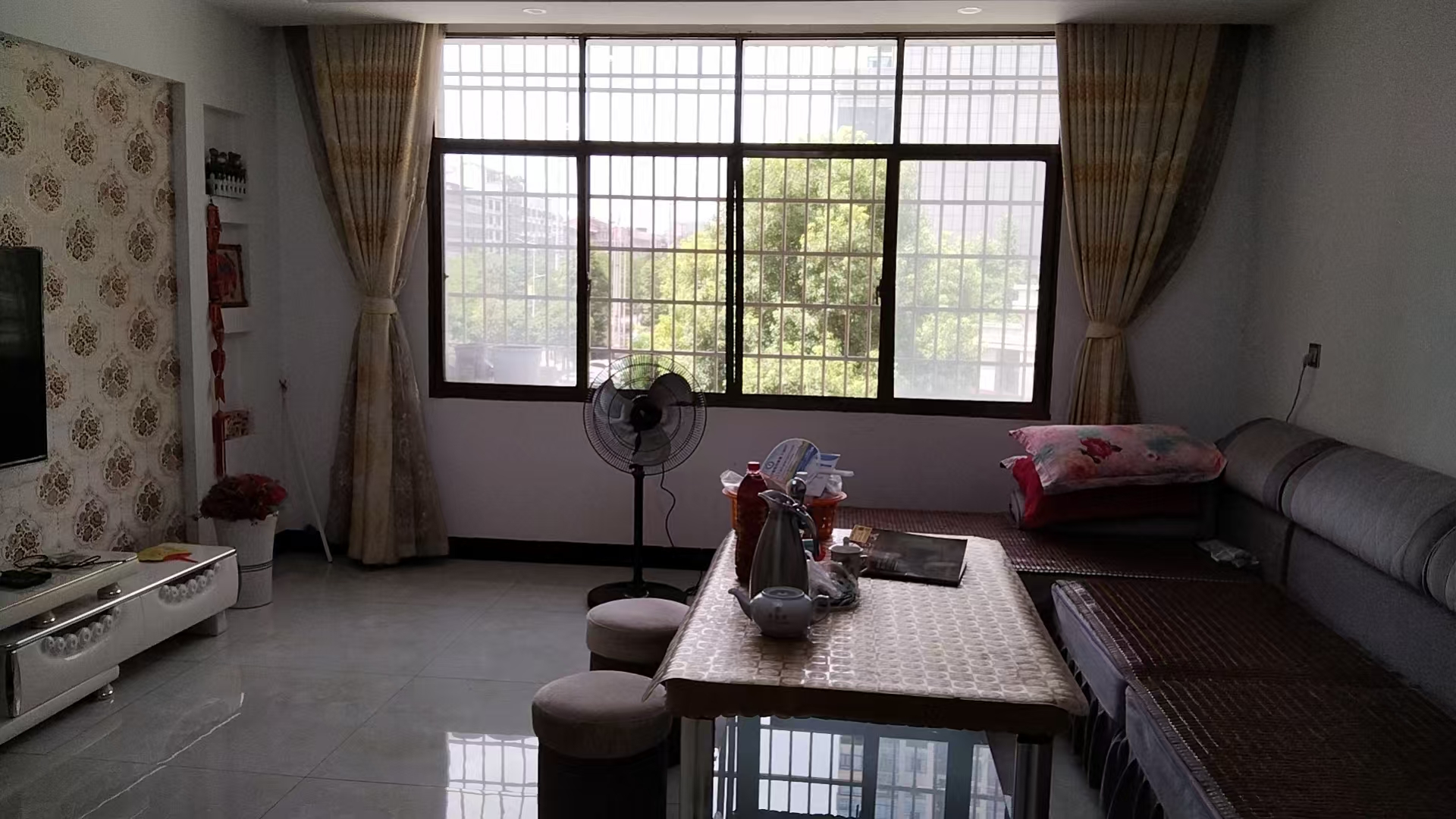 香格里拉 3室2厅2卫 1000.0元/月 香格里拉 3室2厅2卫 1000.0元/月室内图