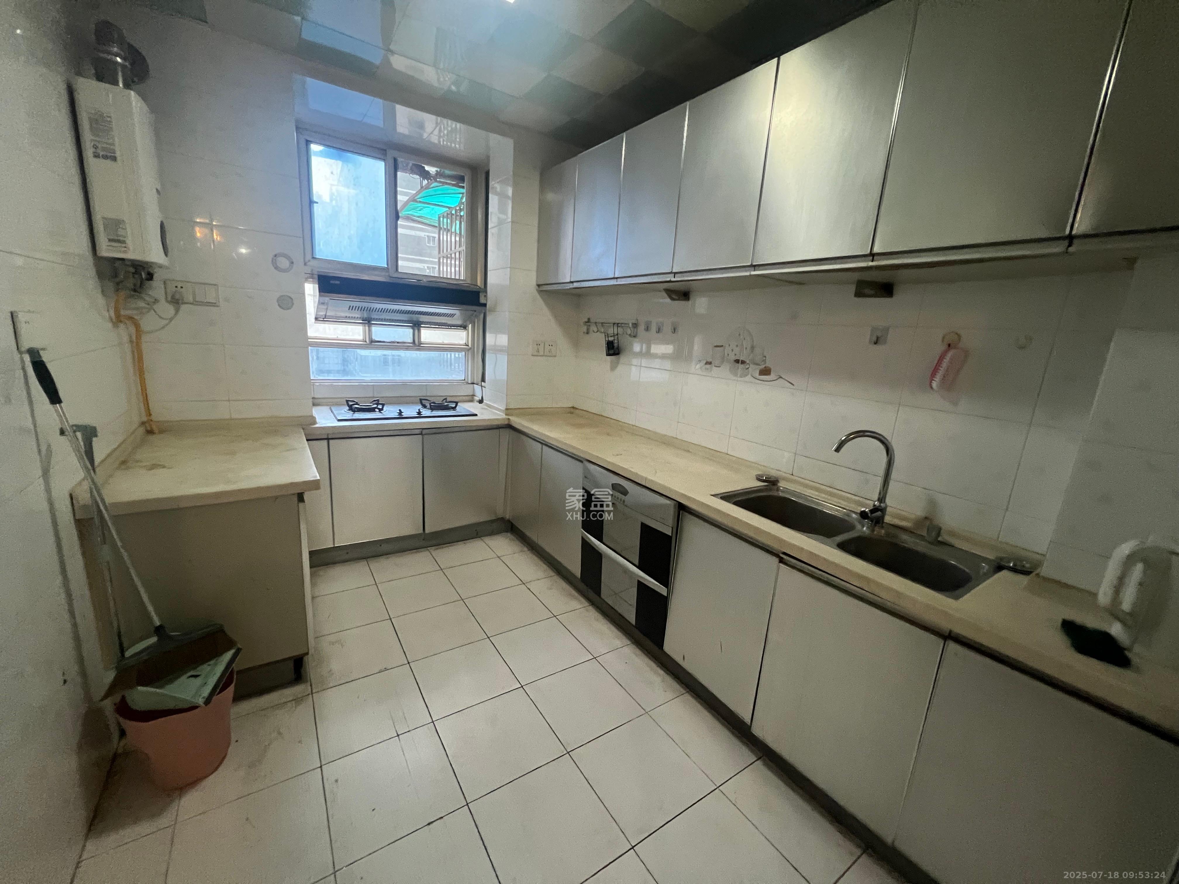 新世界商贸城 2室1厅1卫 2800.0元/月 新世界商贸城 2室1厅1卫 2800.0元/月室内图