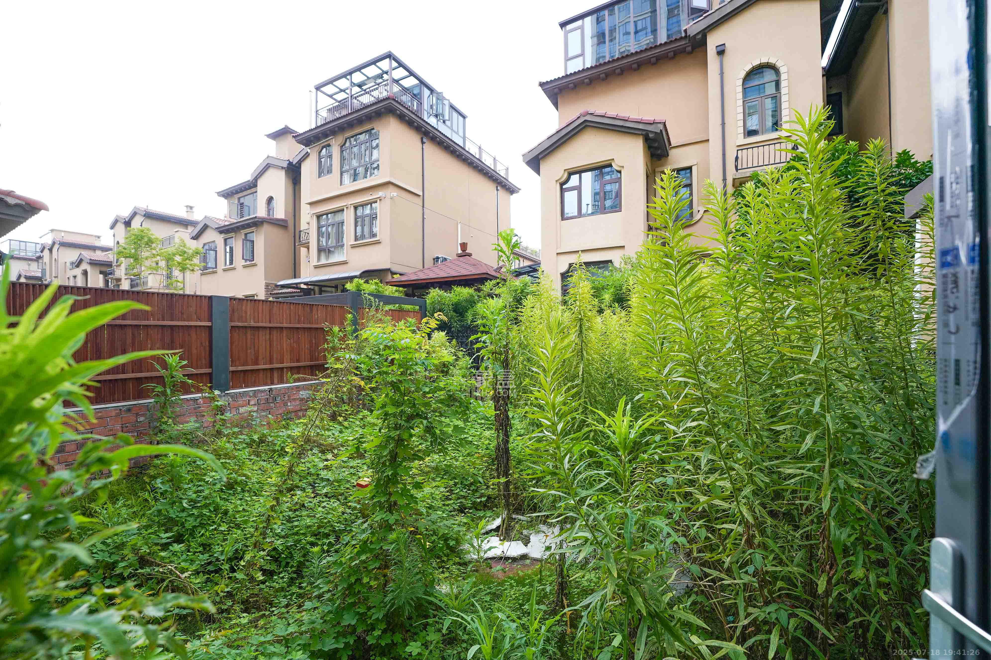 碧桂园公园壹号(凯怡茗苑)  5室2厅4卫    286.0万 碧桂园公园壹号(凯怡茗苑)  5室2厅4卫    286.0万阳台