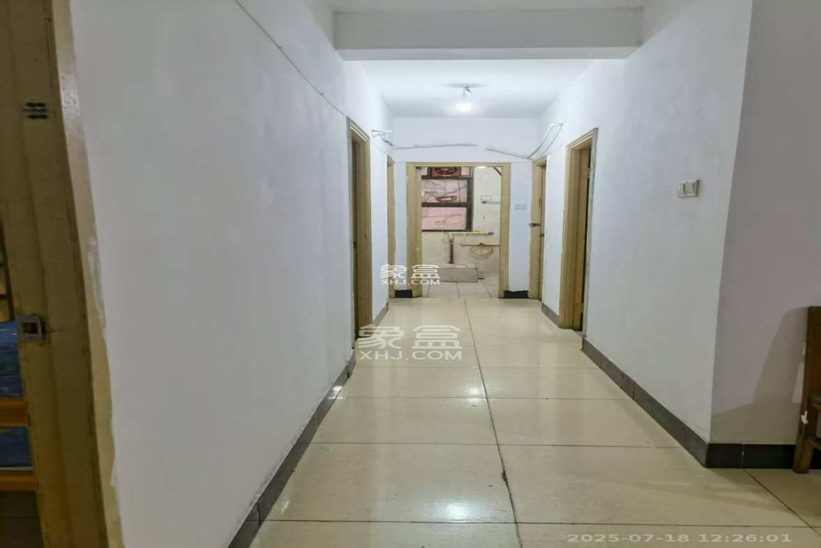 新富城  4室1厅1卫    2600.0元/月 新富城  4室1厅1卫    2600.0元/月室内图1