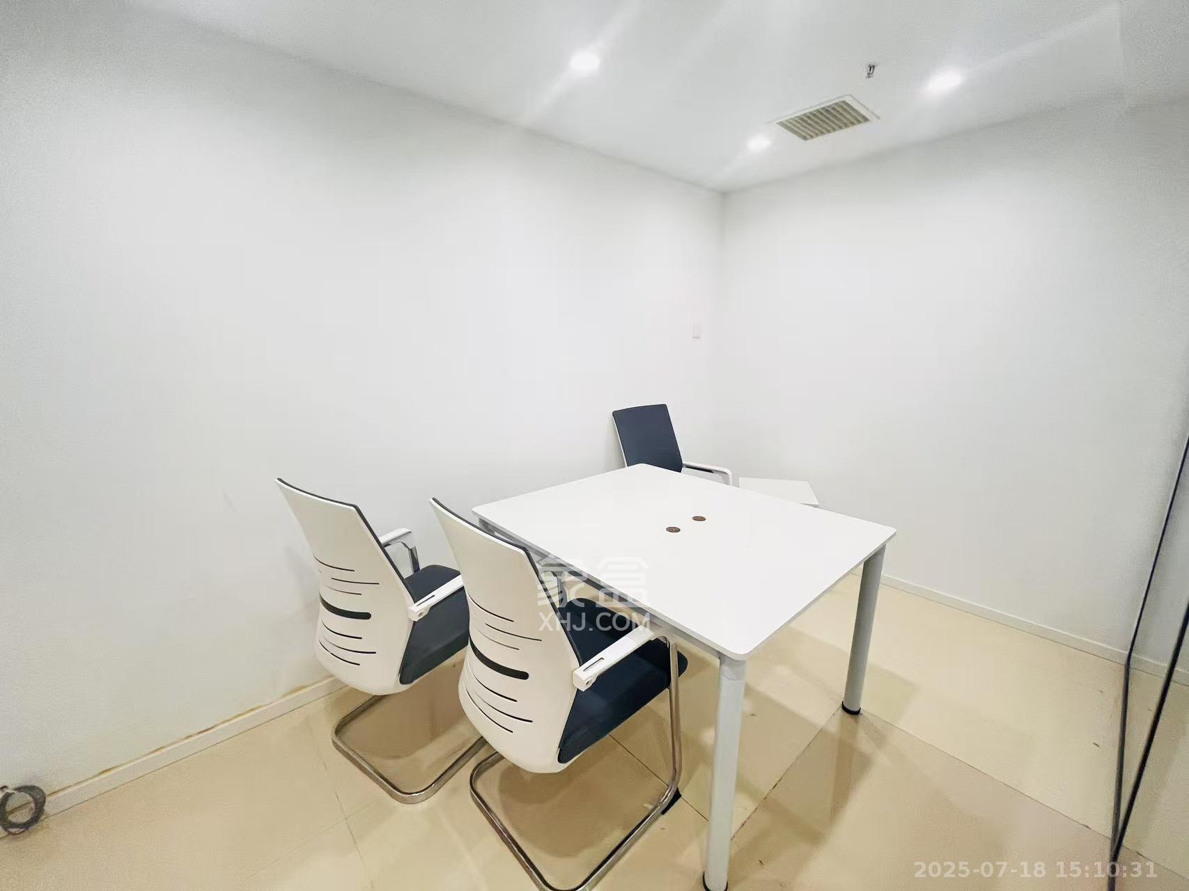 嘉盛国际广场  3室1厅1卫    11200.0元/月 嘉盛国际广场  3室1厅1卫    11200.0元/月室内图