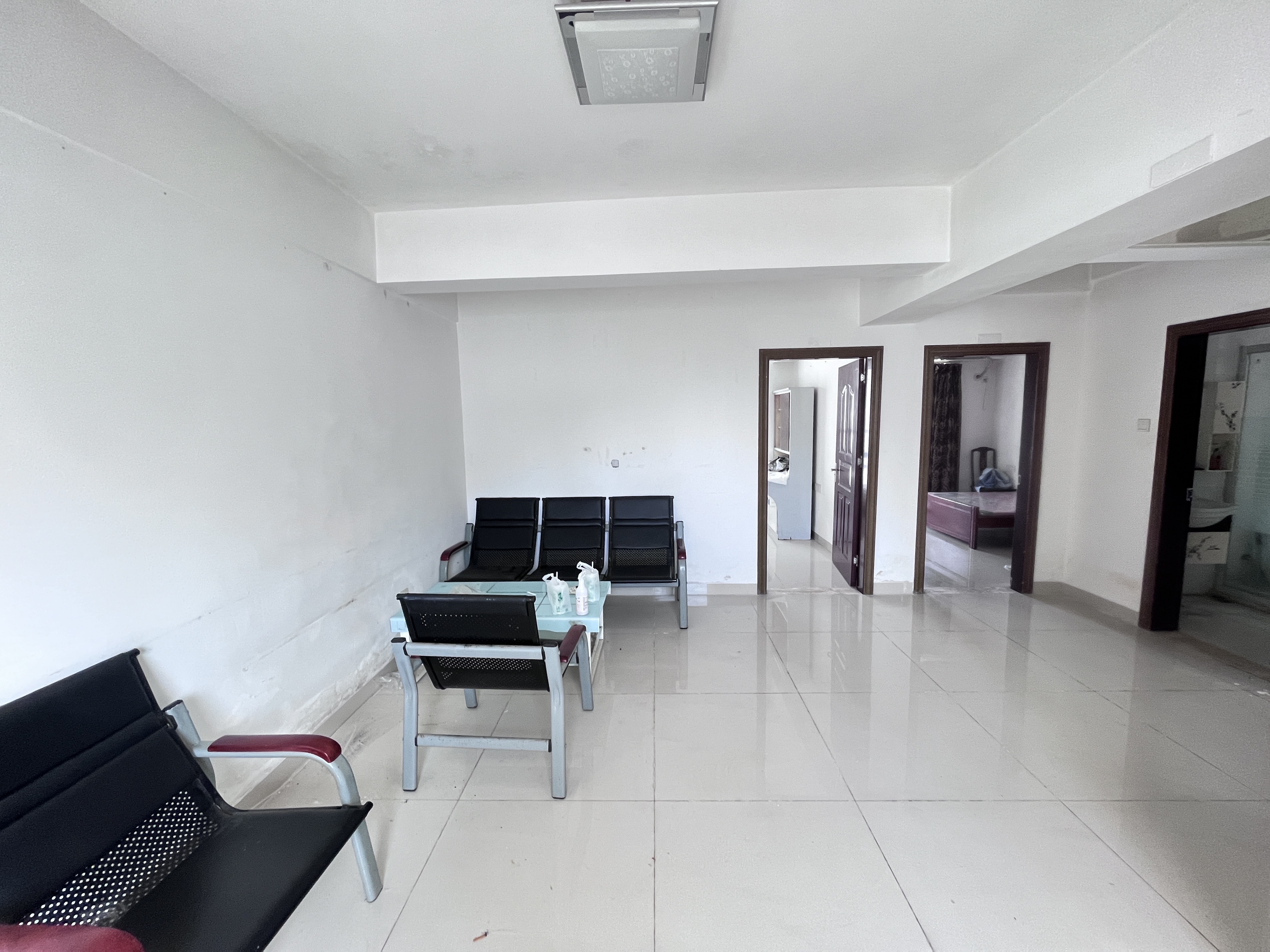 鑫汇大厦 2室2厅1卫 2300.0元/月 鑫汇大厦 2室2厅1卫 2300.0元/月室内图