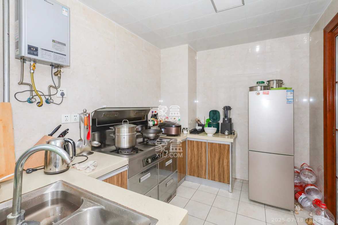 八方小区C区 4室2厅2卫 445.0万 八方小区C区 4室2厅2卫 445.0万厨房