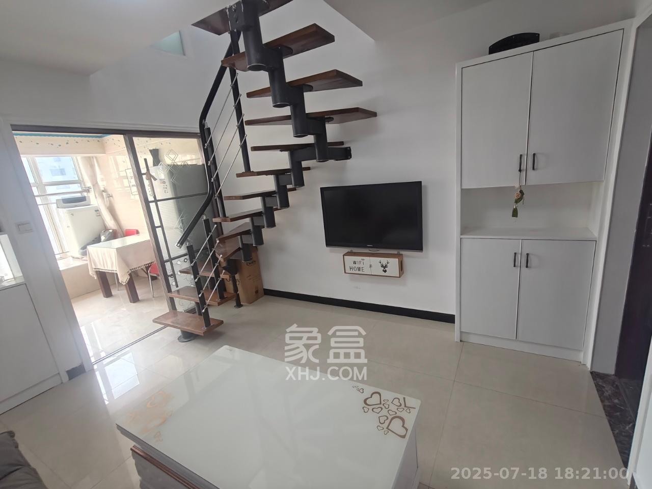 金色loft(鑫秋大厦)  2室1厅1卫    2300.0元/月 金色loft(鑫秋大厦)  2室1厅1卫    2300.0元/月