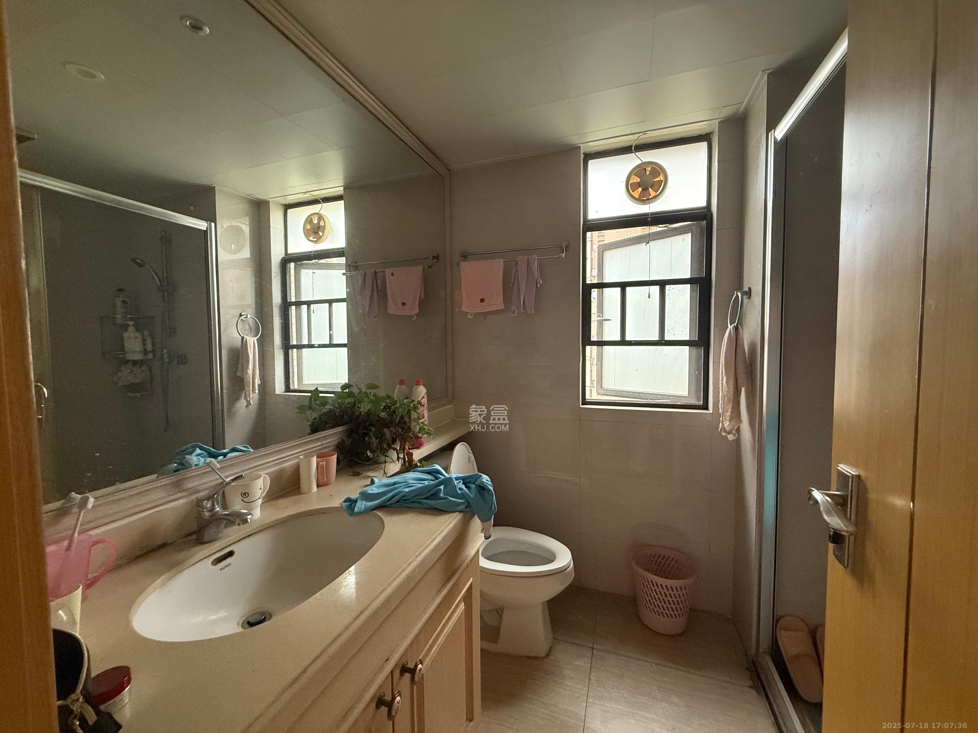 中海国际三期 3室2厅2卫 2500.0元/月 中海国际三期 3室2厅2卫 2500.0元/月室内图