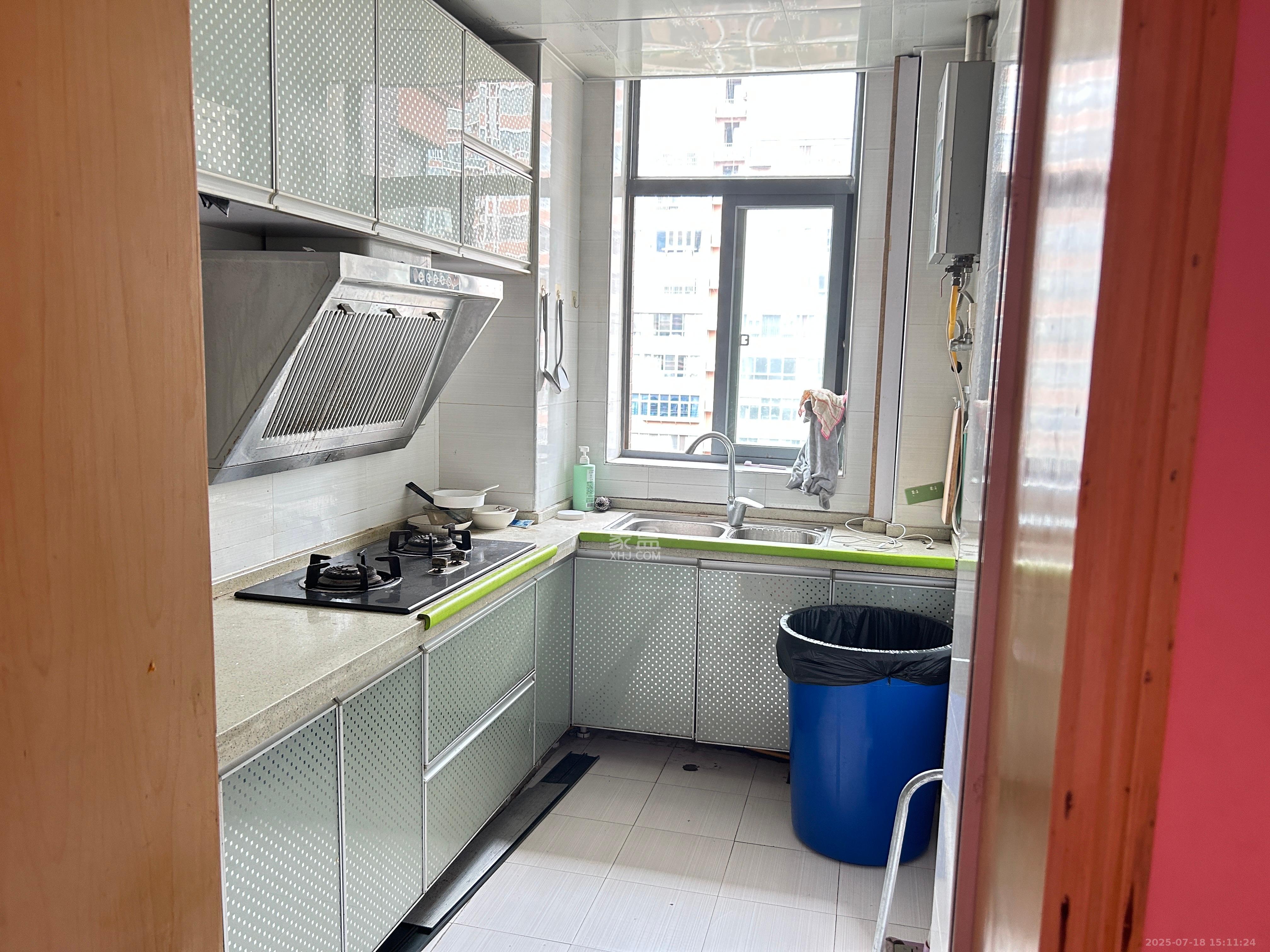 恒盛世家 3室2厅2卫 2200.0元/月 恒盛世家 3室2厅2卫 2200.0元/月室内图