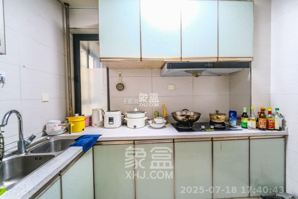 花样年华 3室2厅1卫 2200.0元/月 花样年华 3室2厅1卫 2200.0元/月室内图