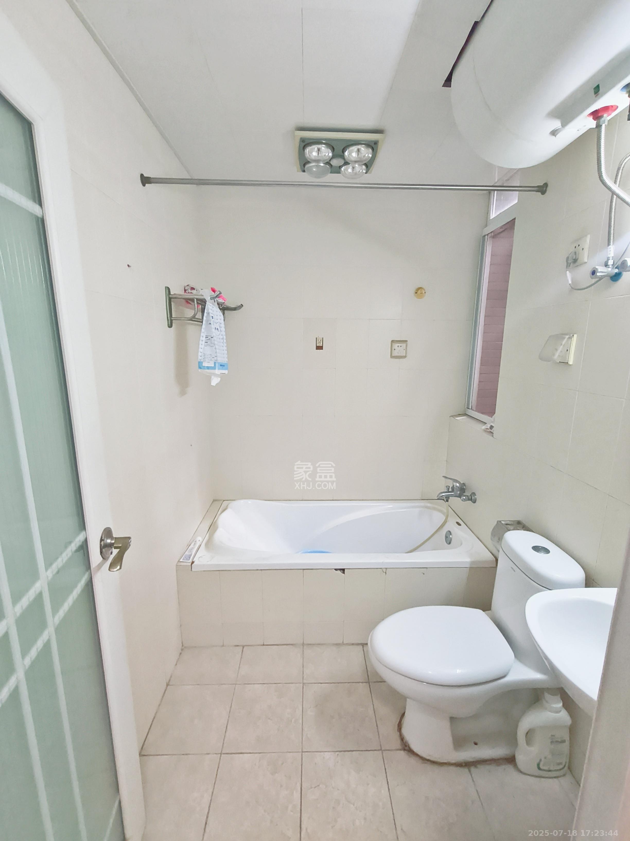 枫林绿洲  3室2厅2卫   2300.00元/月室内图