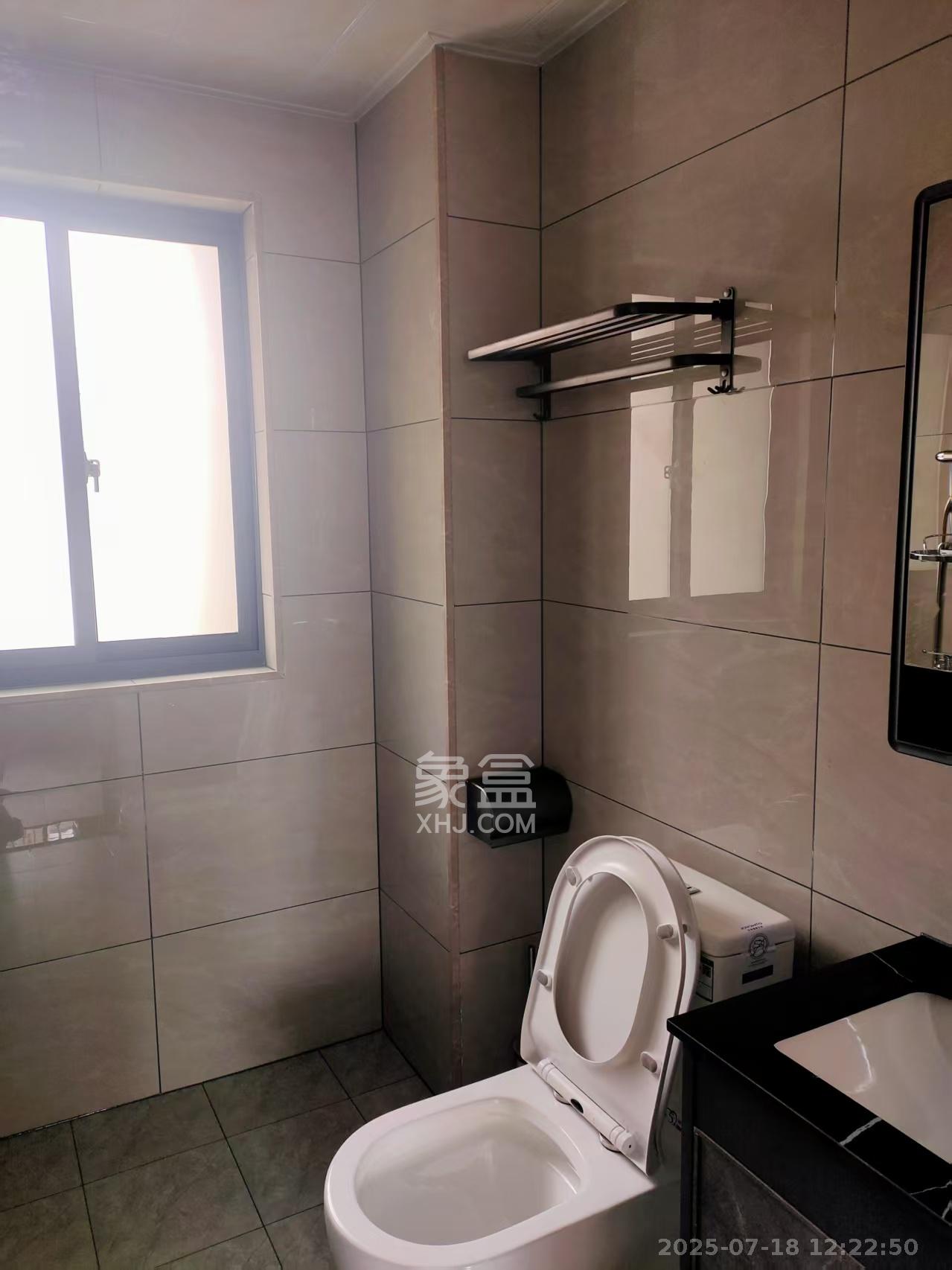 嘉顺苑 3室2厅2卫 2600.0元/月 嘉顺苑 3室2厅2卫 2600.0元/月室内图