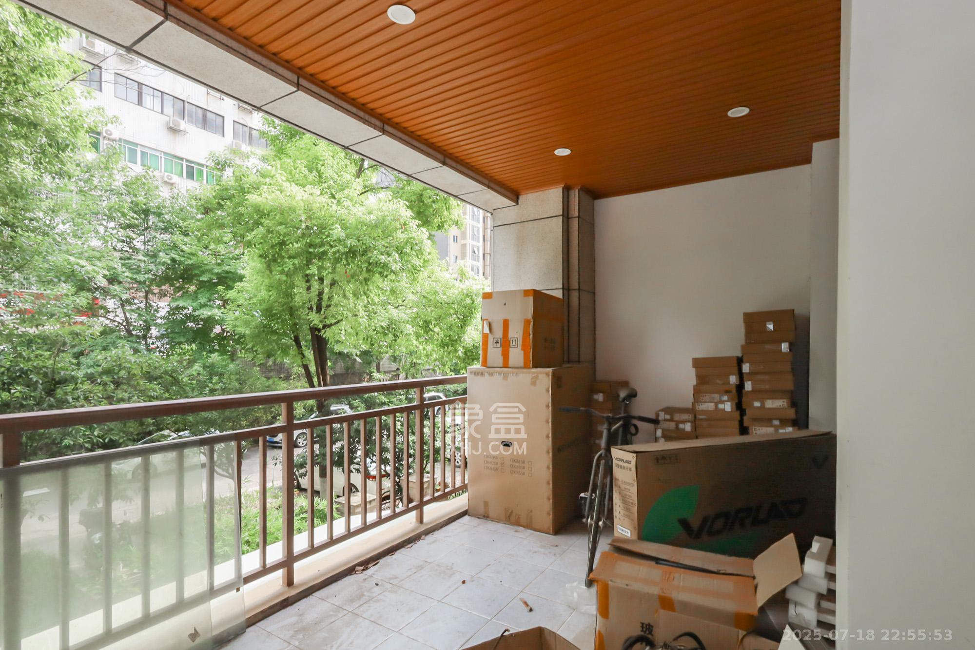 世茂铂翠湾二期  4室2厅1卫    229.0万 世茂铂翠湾二期  4室2厅1卫    229.0万阳台