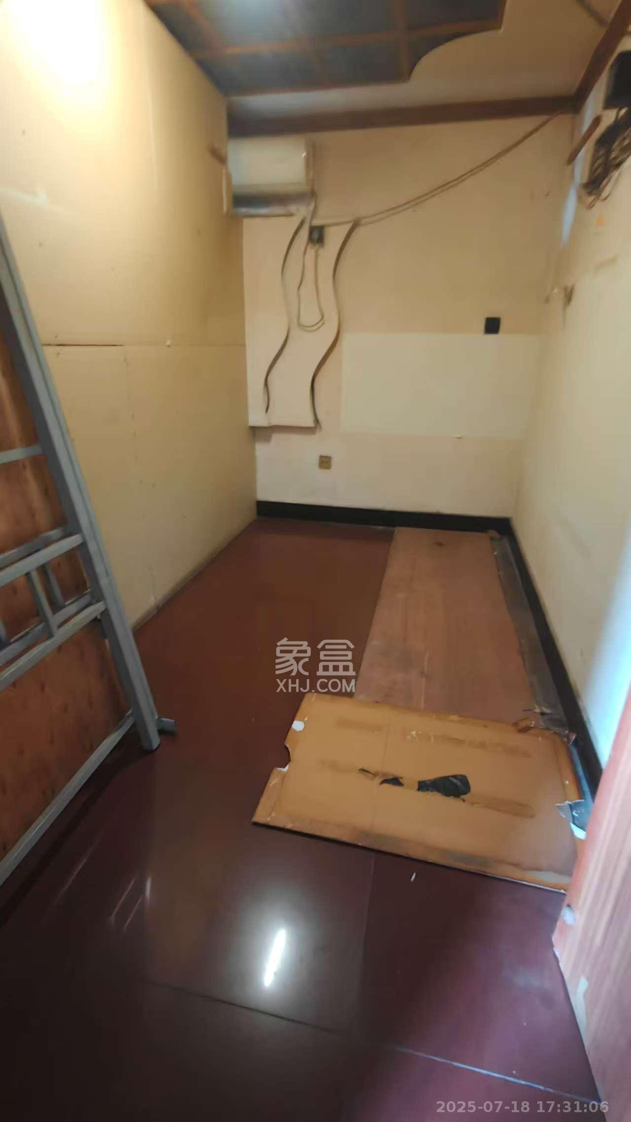 海东青大厦  5室2厅2卫   4600.00元/月室内图