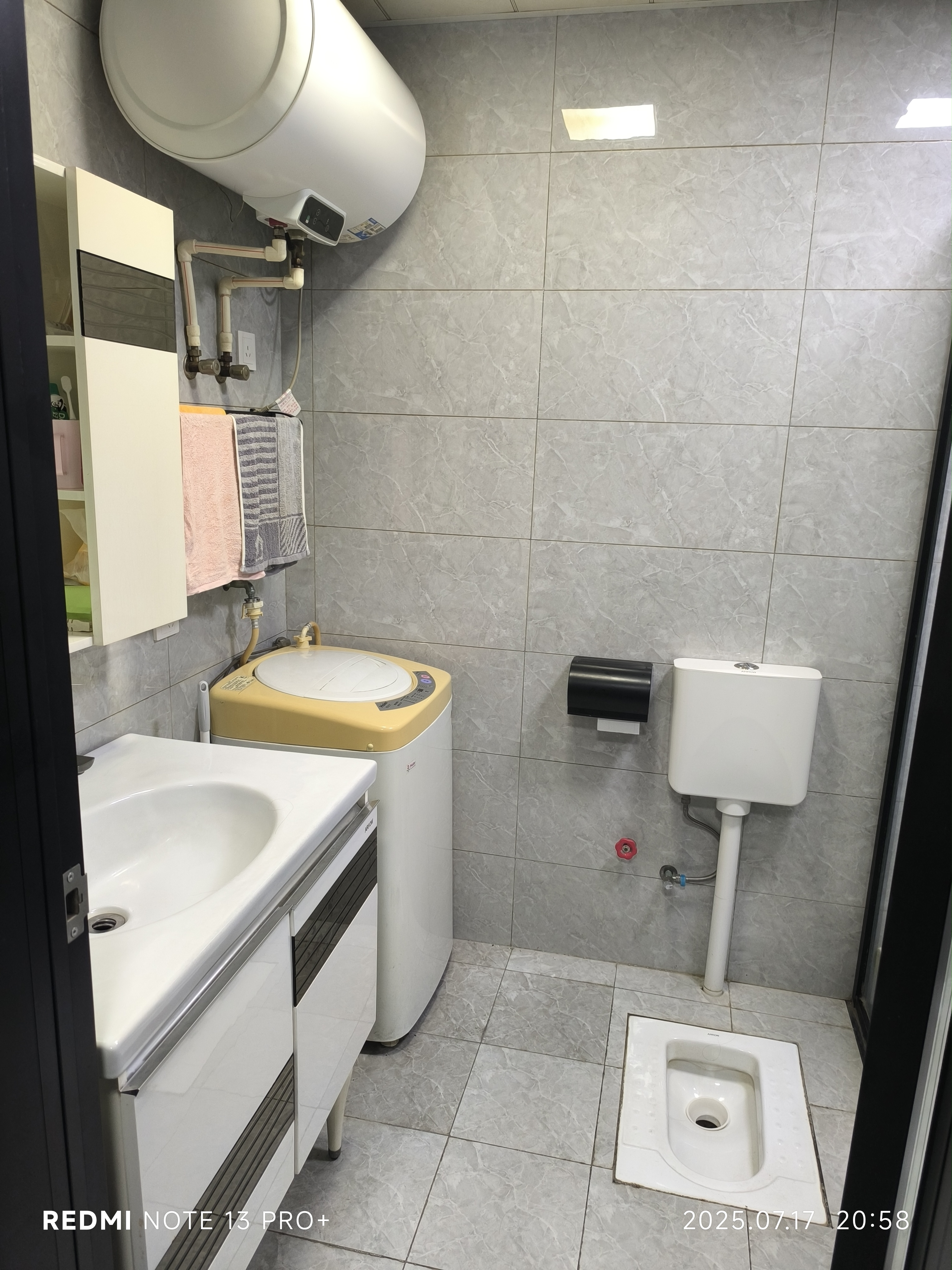 华南城市广场  1室1厅1卫    2000.0元/月 华南城市广场  1室1厅1卫    2000.0元/月室内图