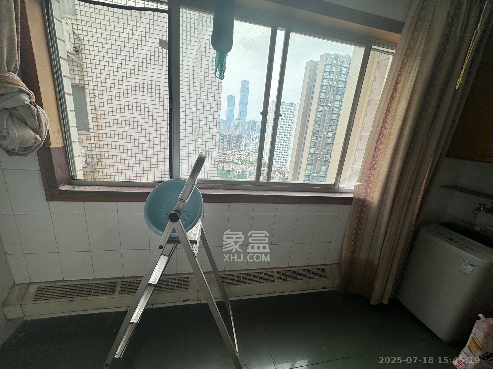 湖南日报宿舍 3室2厅1卫 3000.0元/月 湖南日报宿舍 3室2厅1卫 3000.0元/月室内图