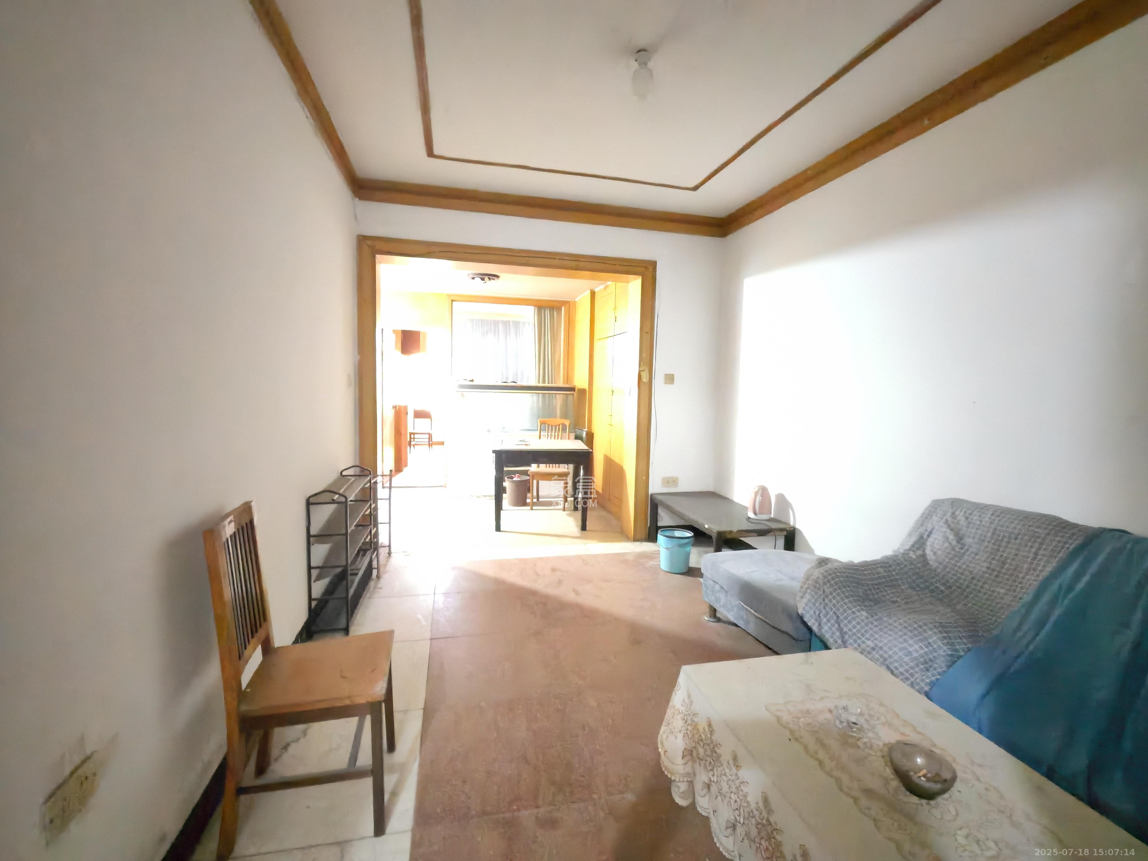 荷花园保险公司宿舍  4室2厅1卫    1800.0元/月 荷花园保险公司宿舍  4室2厅1卫    1800.0元/月室内图