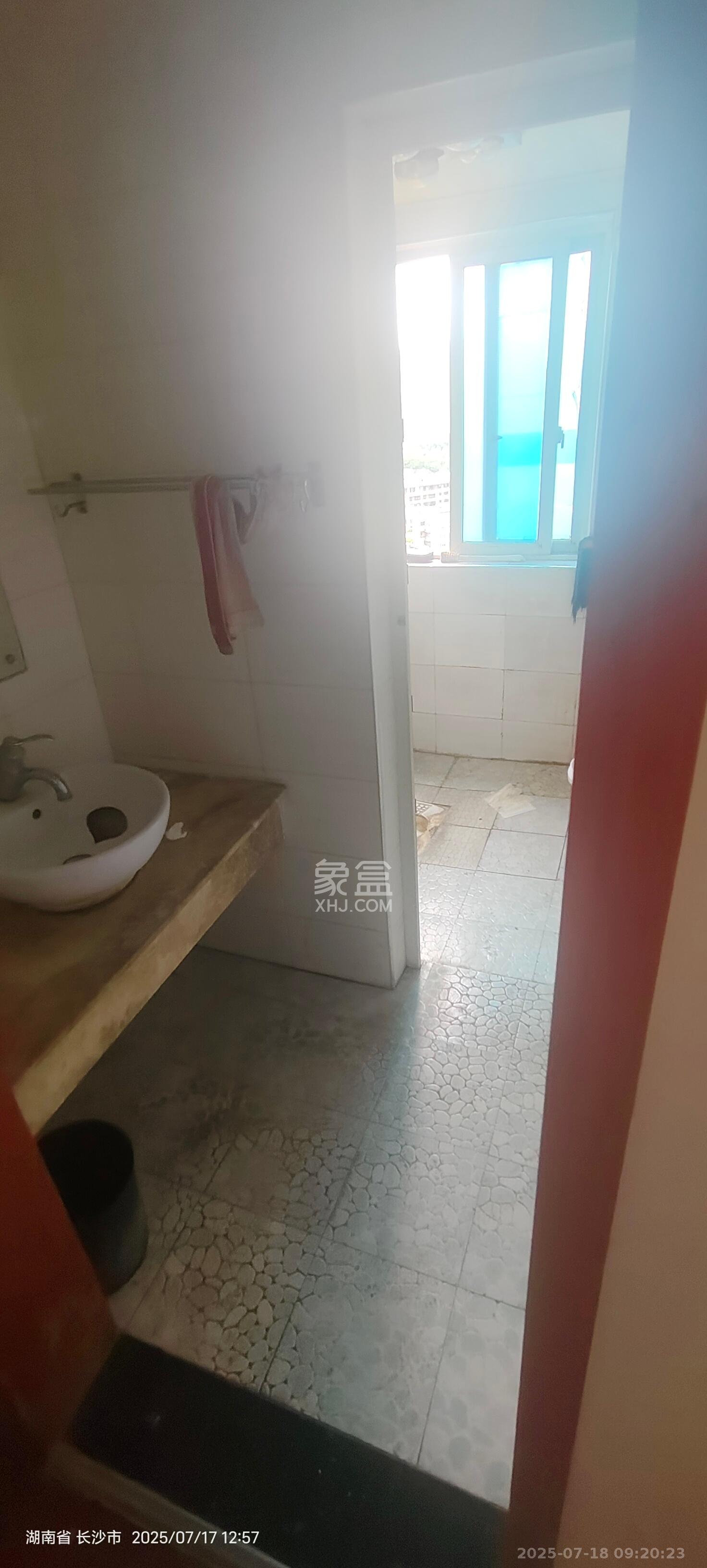 金麓西岸和苑  2室1厅1卫    2000.0元/月 金麓西岸和苑  2室1厅1卫    2000.0元/月室内图