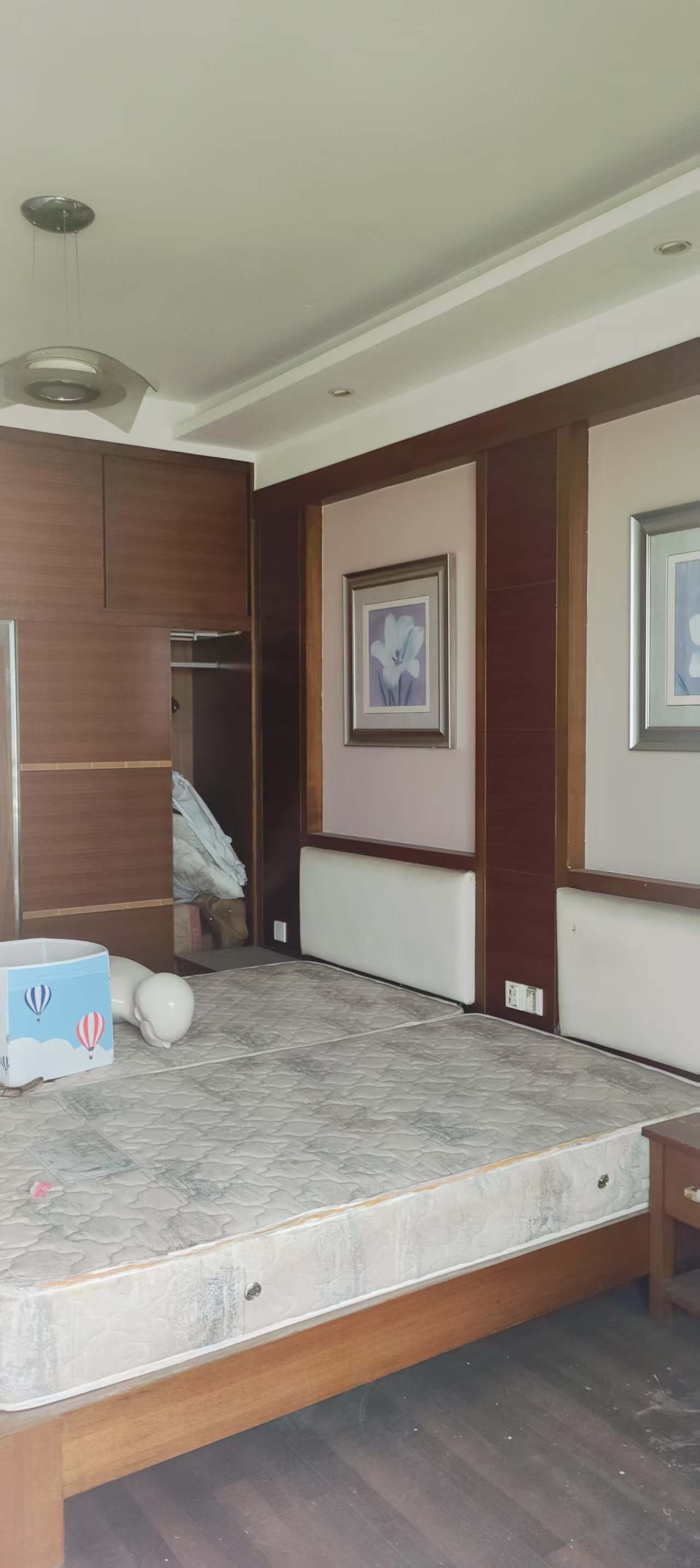 永兴阁A座  4室2厅2卫    2000.0元/月 永兴阁A座  4室2厅2卫    2000.0元/月室内图