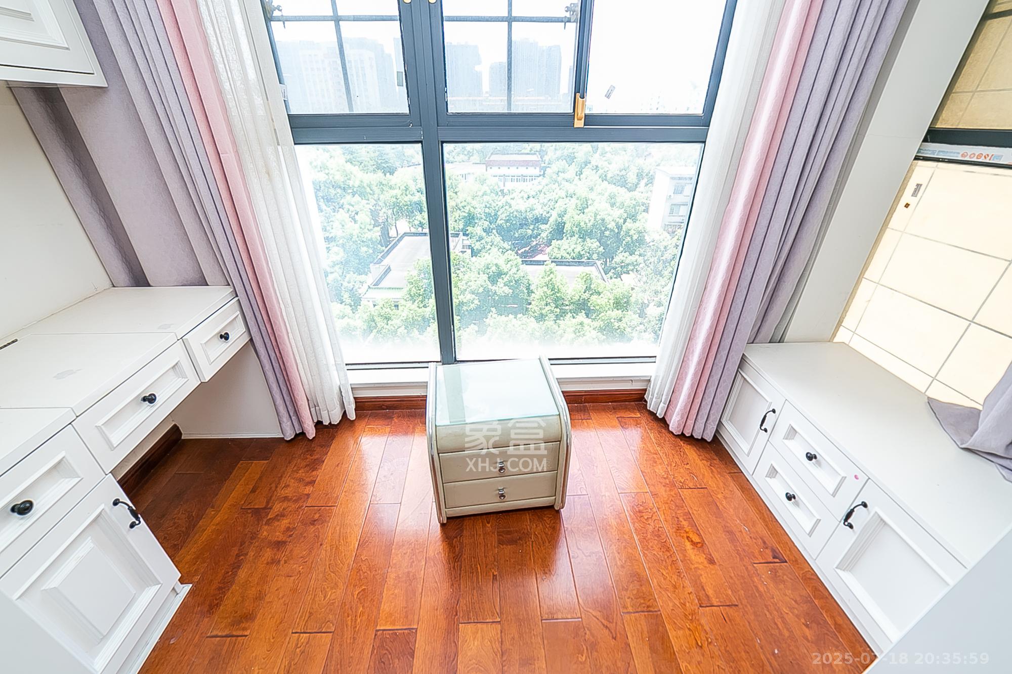 荣盛花语书苑  3室2厅1卫    80.0万 荣盛花语书苑  3室2厅1卫    80.0万阳台