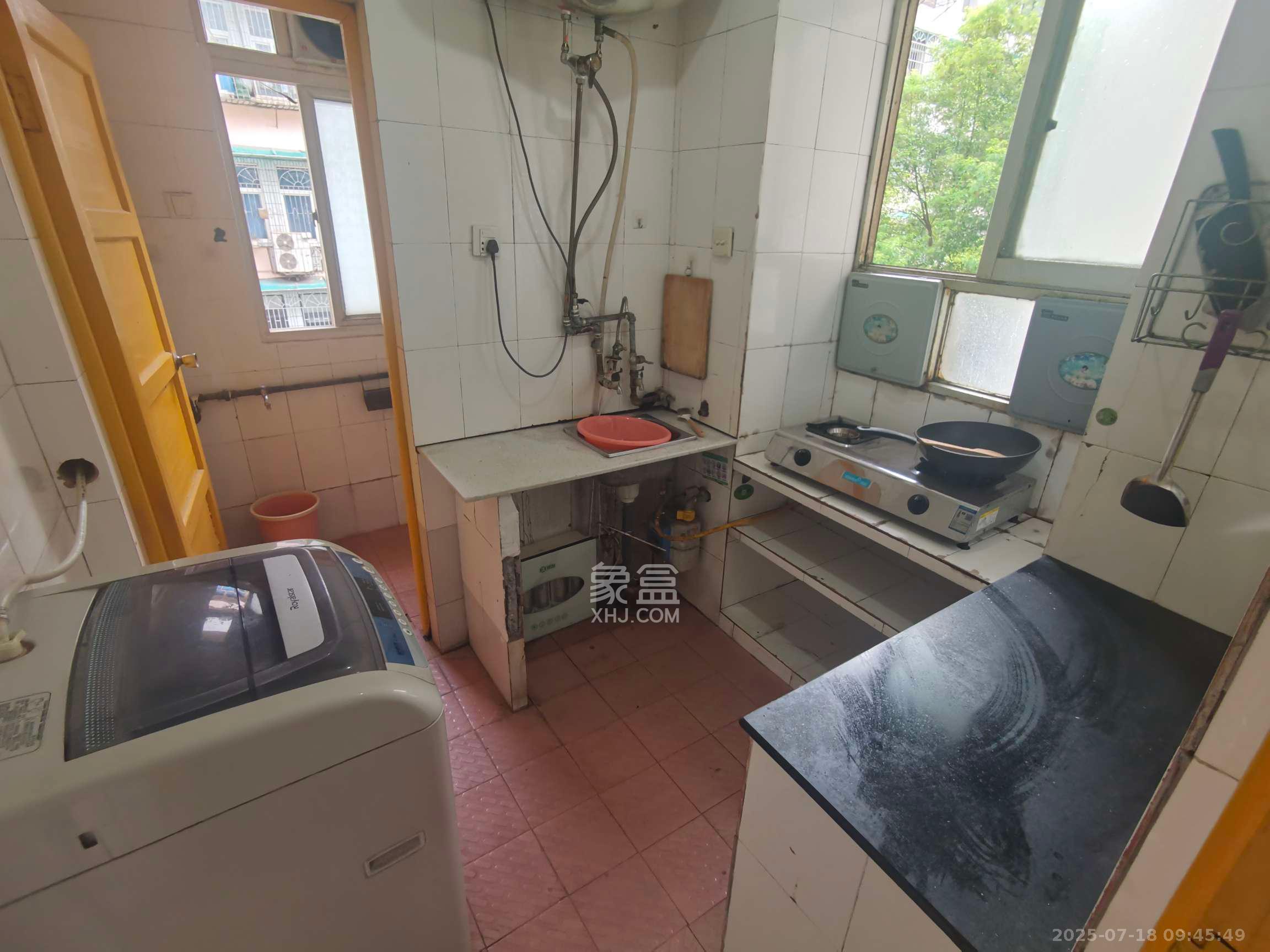 红旗社区  2室1厅1卫   1700.00元/月室内图