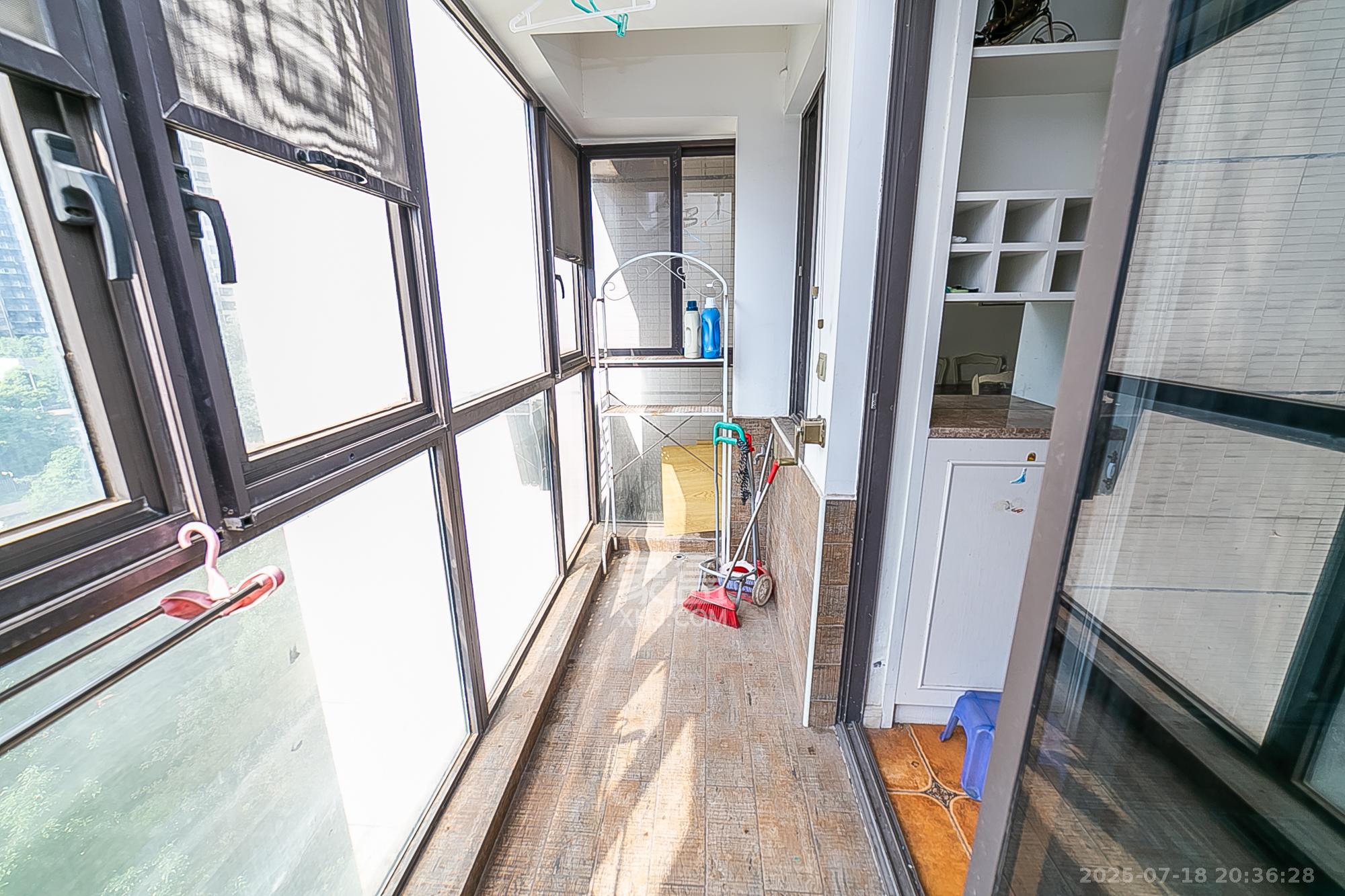 通用时代国际社区  3室2厅2卫    158.0万阳台