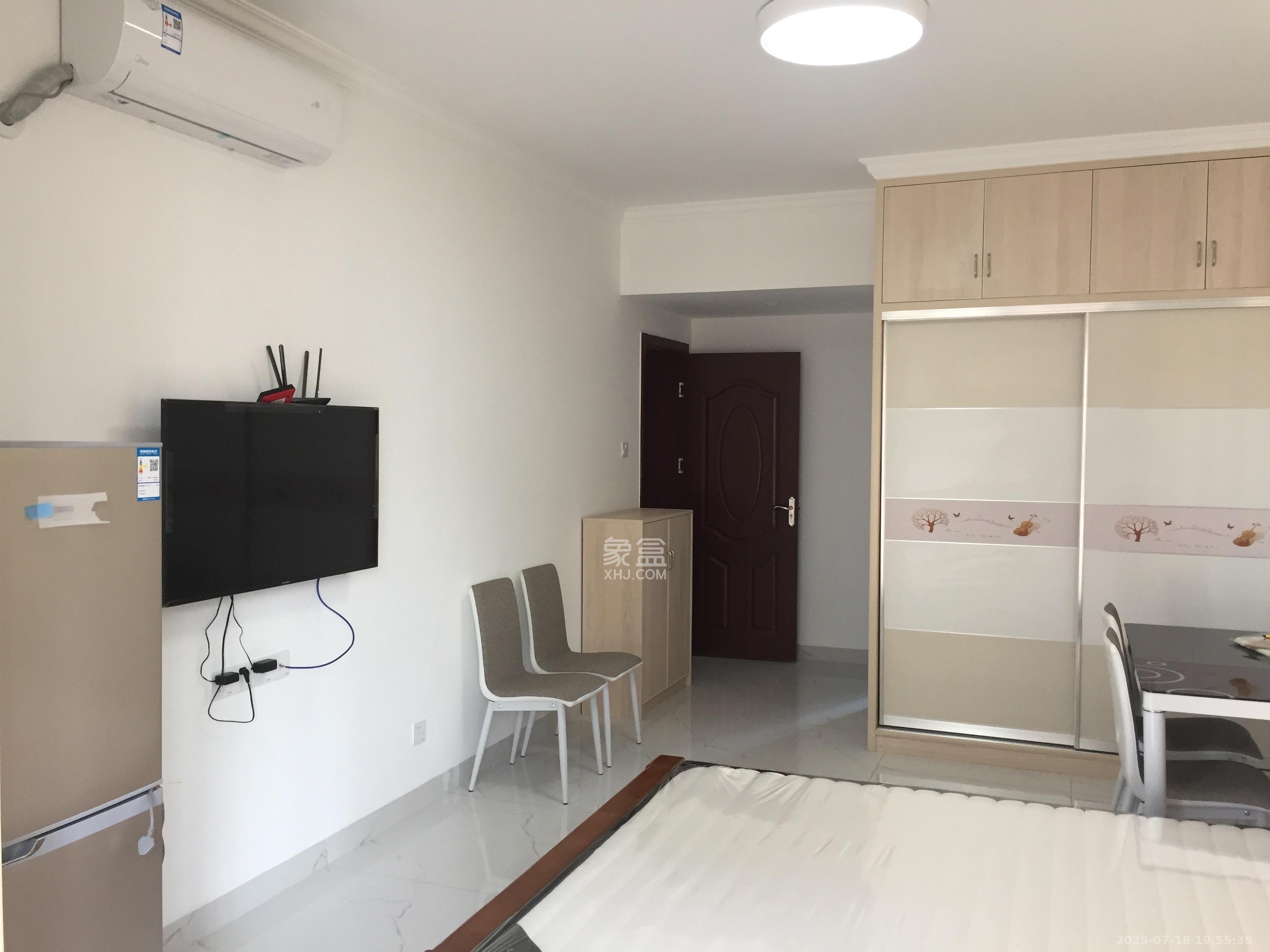 岳华新苑  1室1厅1卫   1300.00元/月室内图1