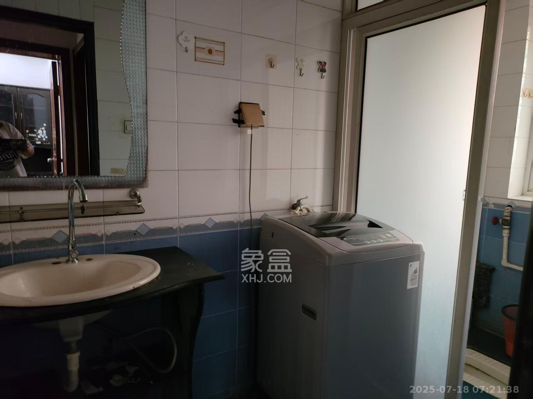 景湾小区（井湾小区）  3室2厅2卫   1600.00元/月室内图