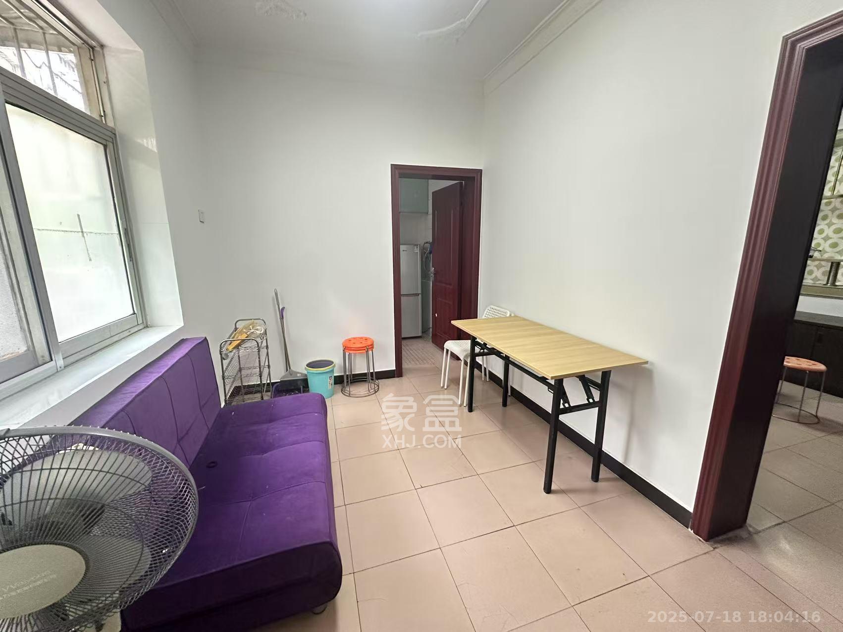 望岳村 1室1厅1卫 1200.0元/月 望岳村 1室1厅1卫 1200.0元/月室内图