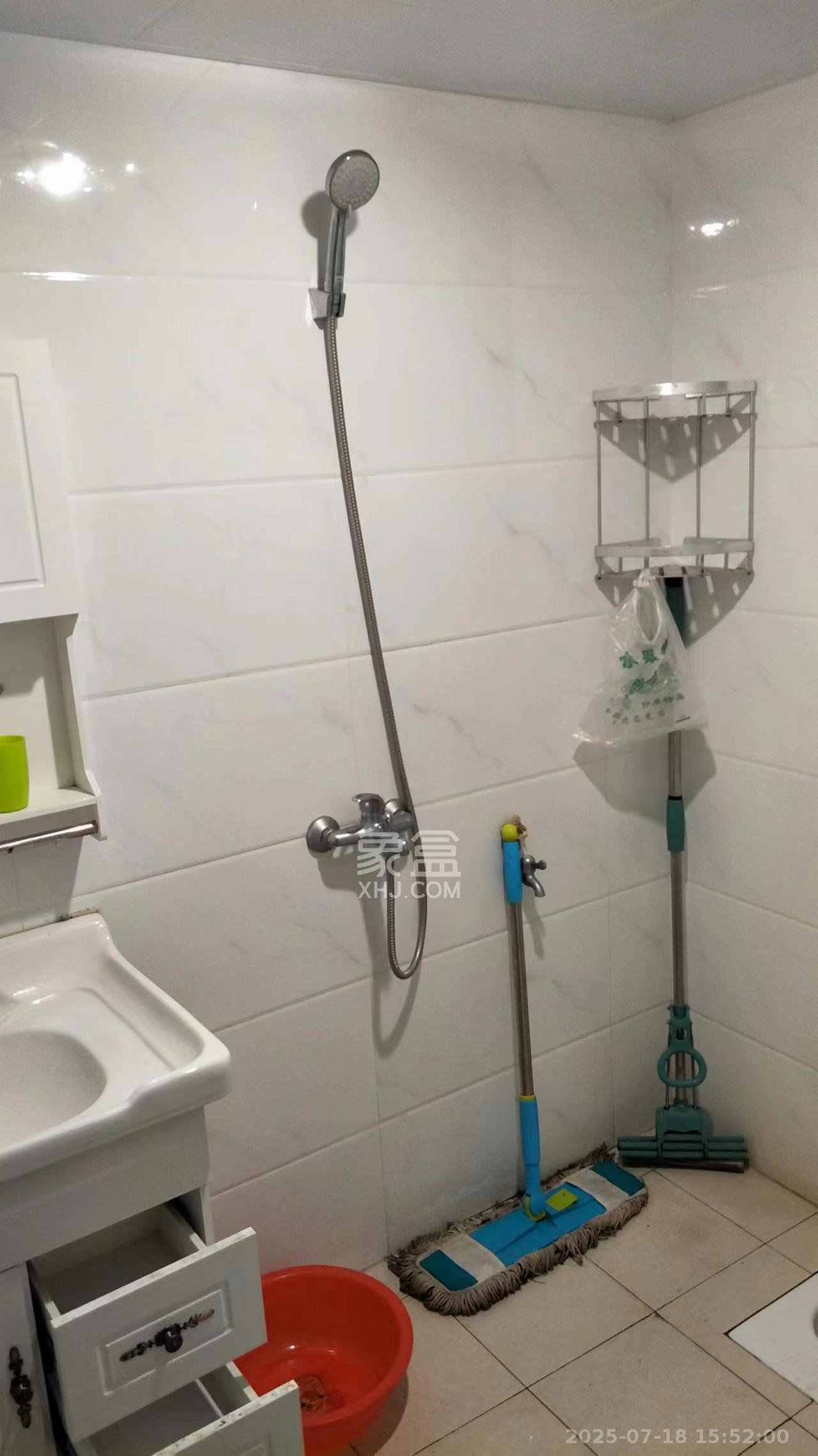 长房半岛蓝湾(观山月)  2室1厅1卫    1700.0元/月 长房半岛蓝湾(观山月)  2室1厅1卫    1700.0元/月室内图