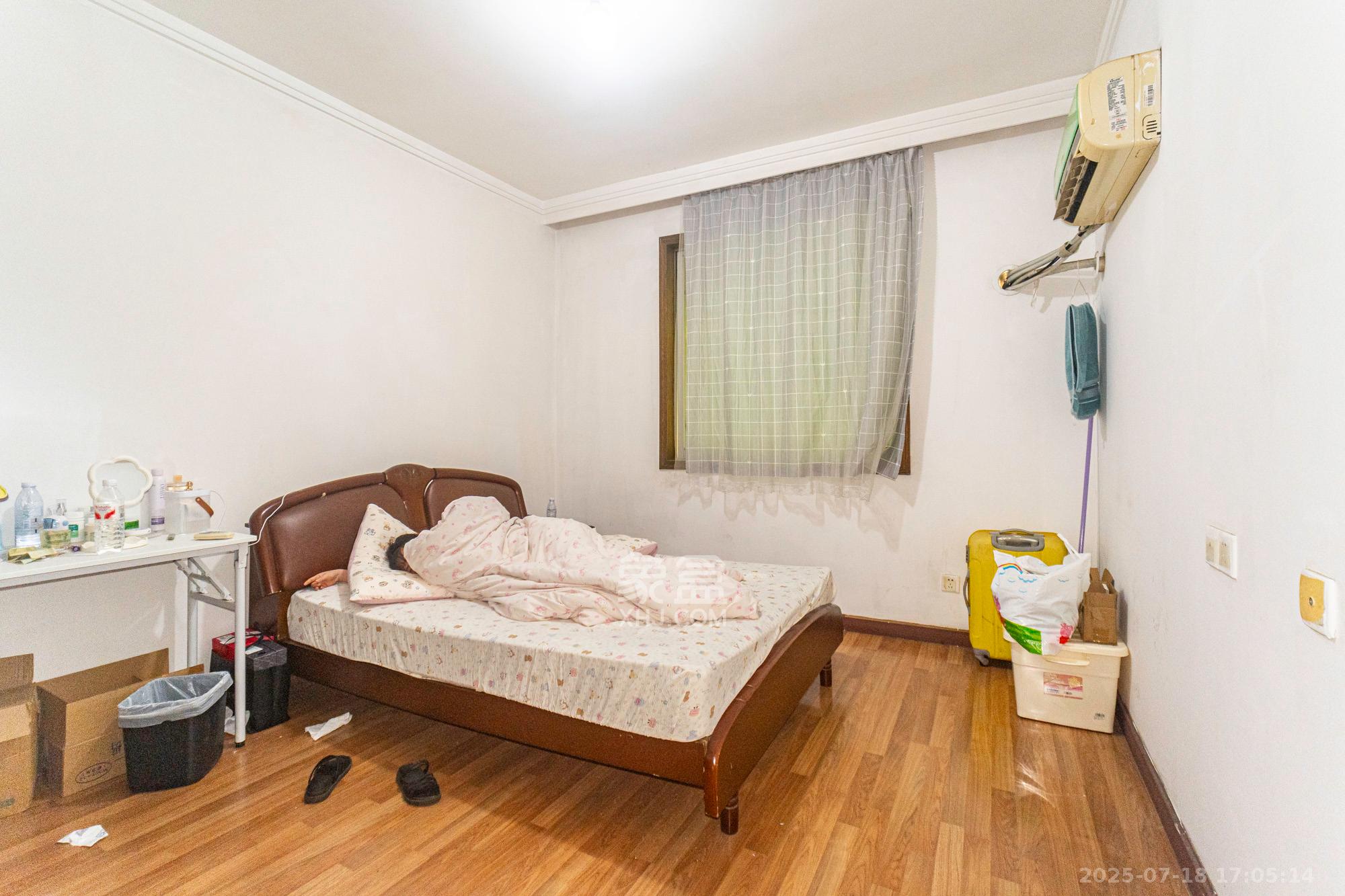 中南汽车世界 3室2厅1卫 34.8万 中南汽车世界 3室2厅1卫 34.8万卧室