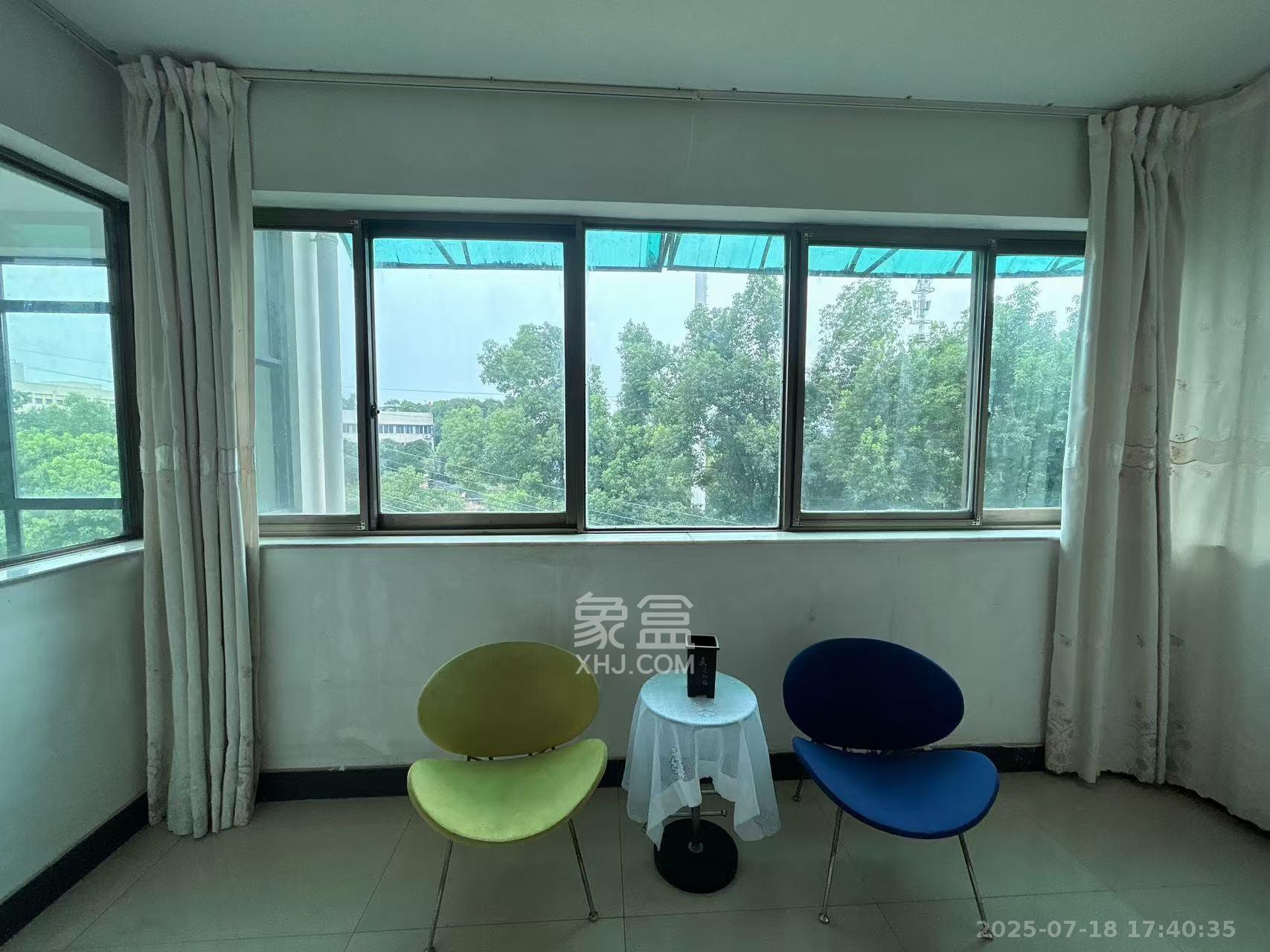 湖南生物机电职业技术学院教职宿舍 3室2厅2卫 2200.00元/月 湖南生物机电职业技术学院教职宿舍 3室2厅2卫 2200.00元/月室内图