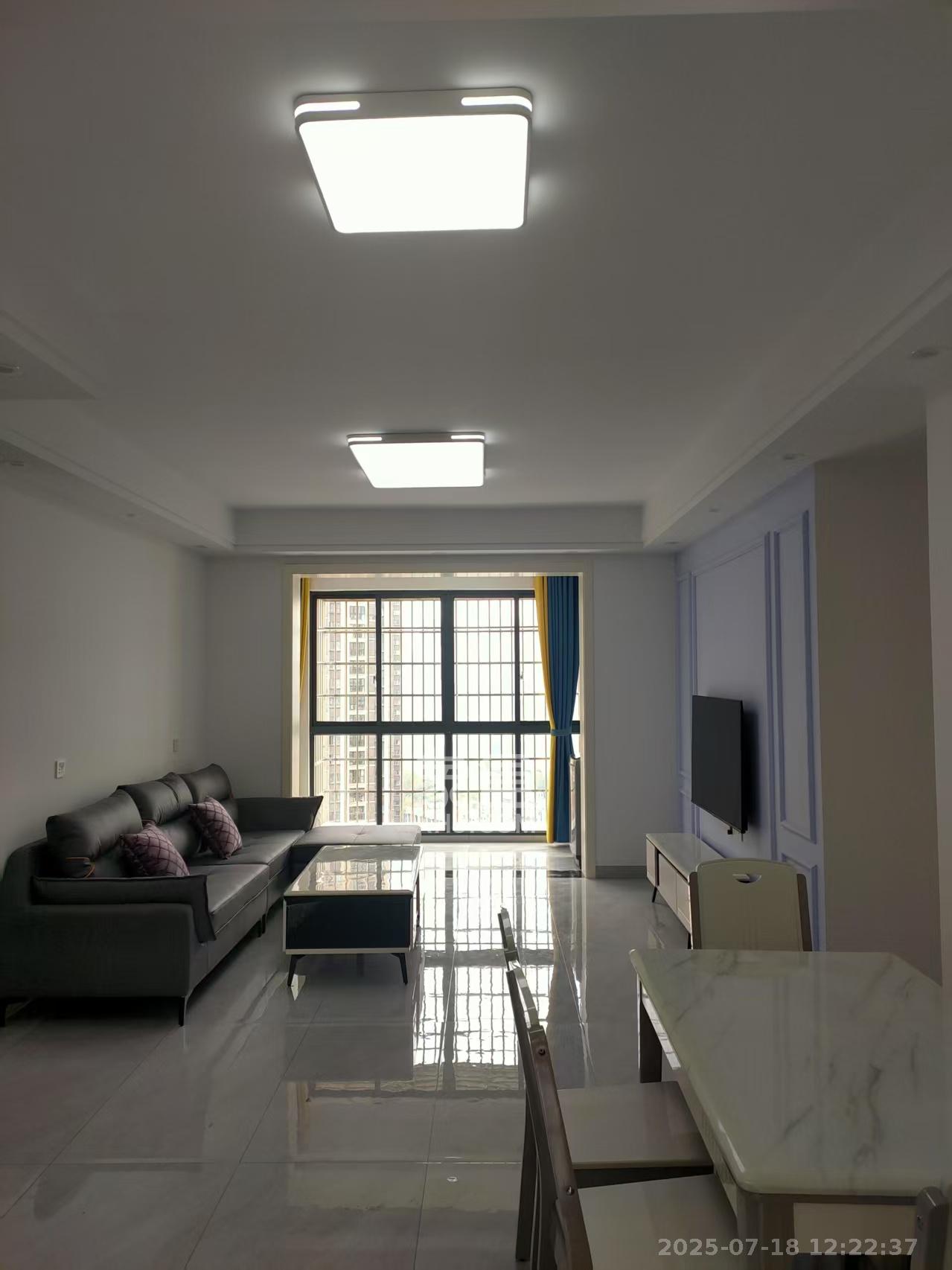 嘉顺苑 3室2厅2卫 2600.0元/月 嘉顺苑 3室2厅2卫 2600.0元/月室内图