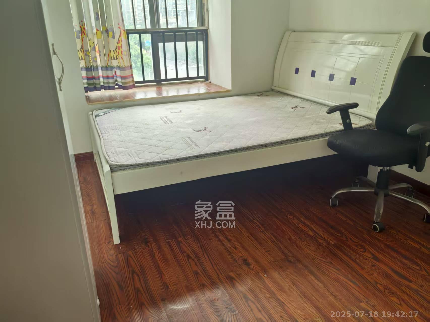 卓越蔚蓝海岸二期  4室2厅2卫   2600.00元/月室内图