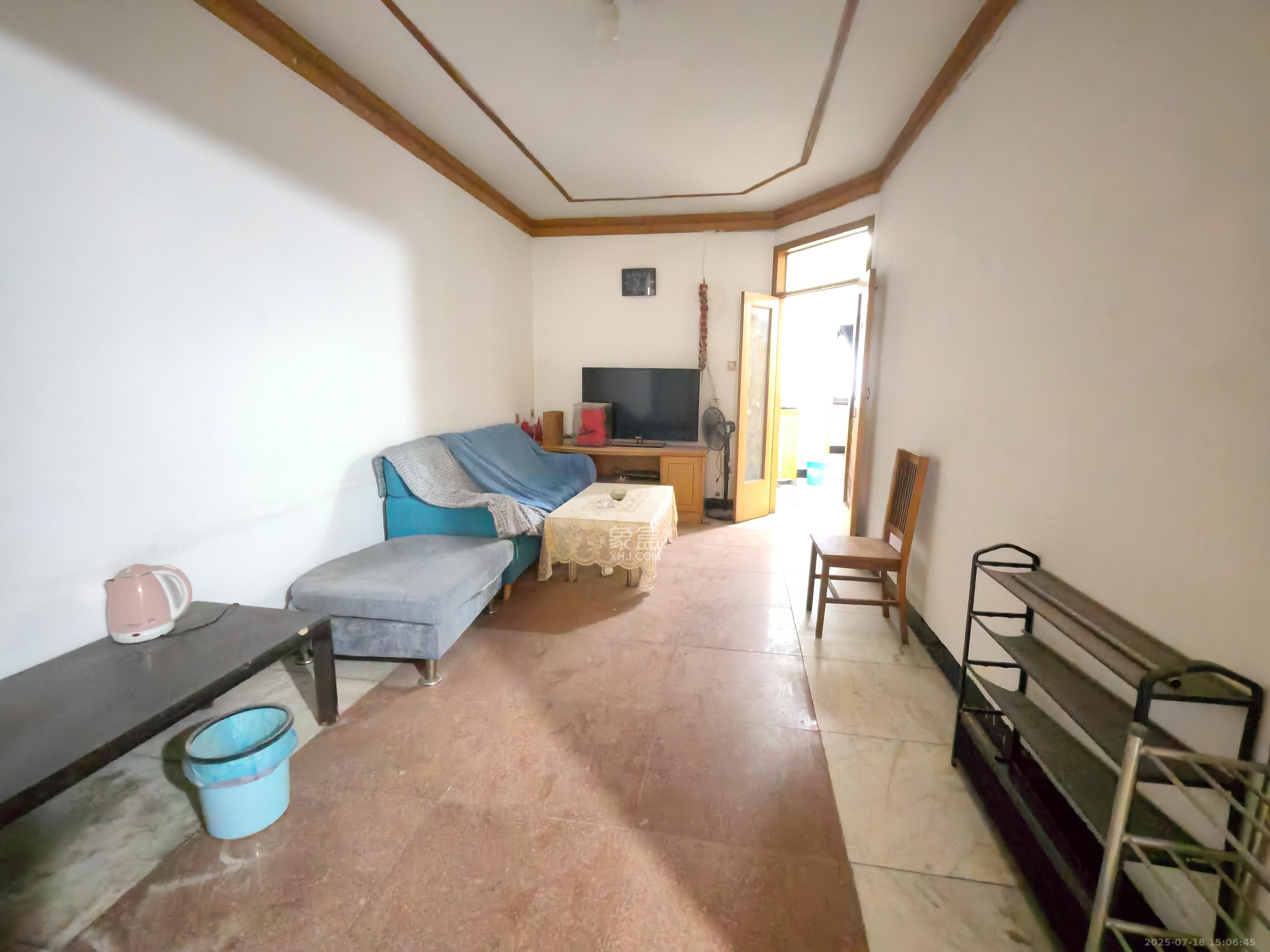 荷花园保险公司宿舍  4室2厅1卫    1800.0元/月 荷花园保险公司宿舍  4室2厅1卫    1800.0元/月室内图