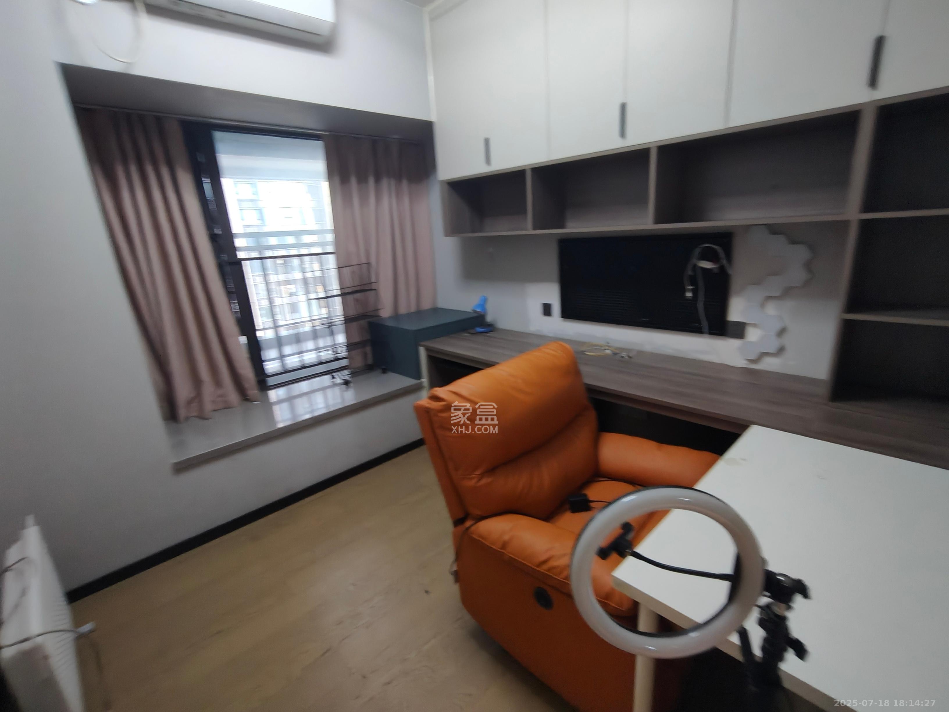 时代梅溪领峰  3室2厅2卫   3500.00元/月室内图